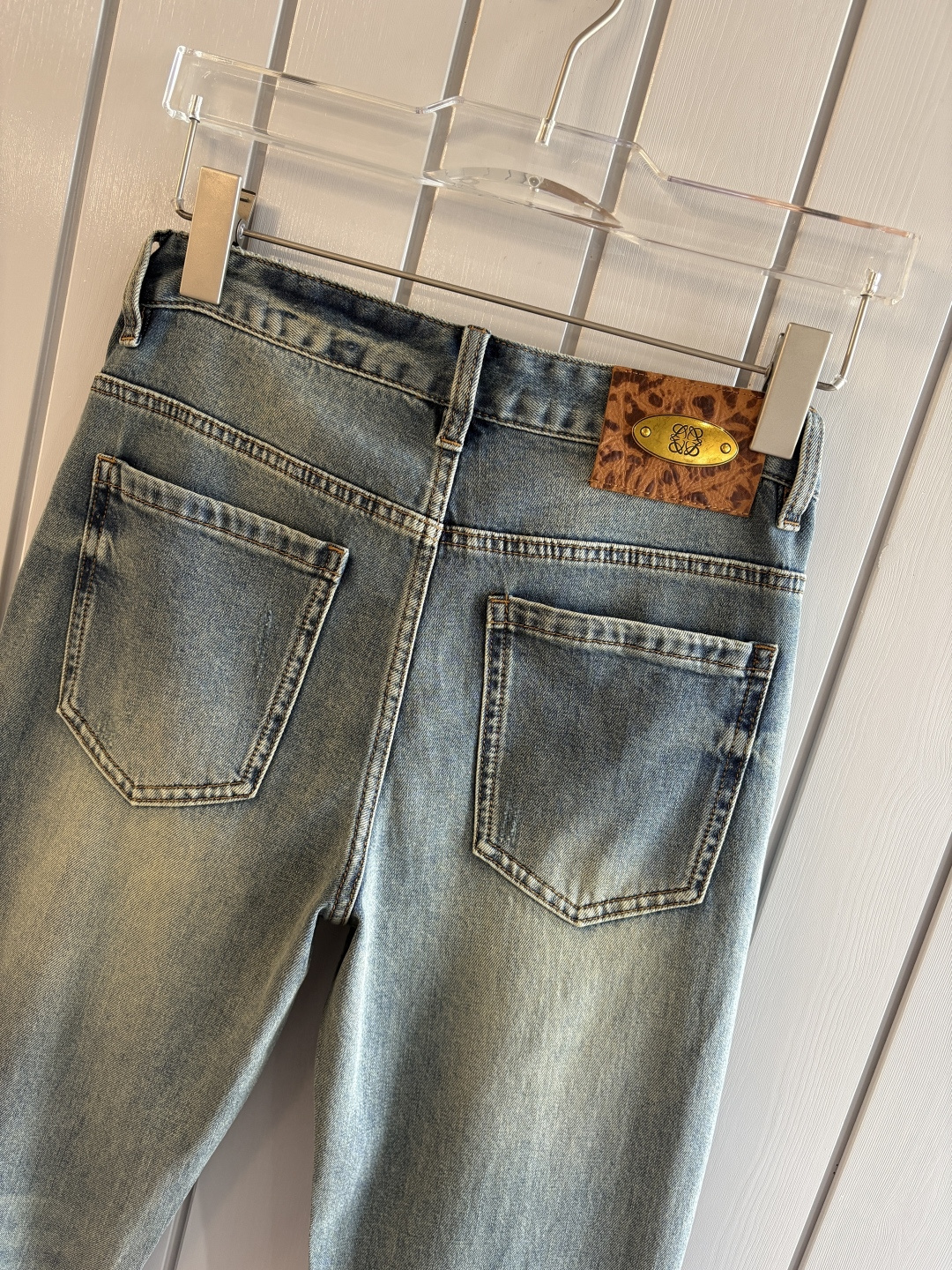 专柜🆕2026春夏设计推荐 热卖牛仔裤🆕柔软亲肤面料 奢华头层牛皮腰牌 经典蓝洗水 专柜限量款 奢华感订