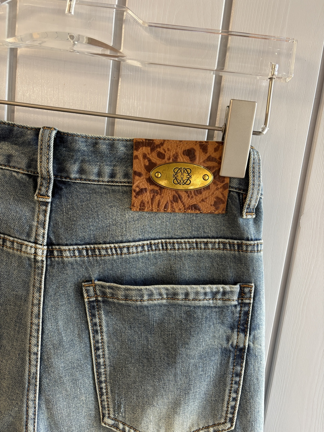 专柜🆕2026春夏设计推荐 热卖牛仔裤🆕柔软亲肤面料 奢华头层牛皮腰牌 经典蓝洗水 专柜限量款 奢华感订