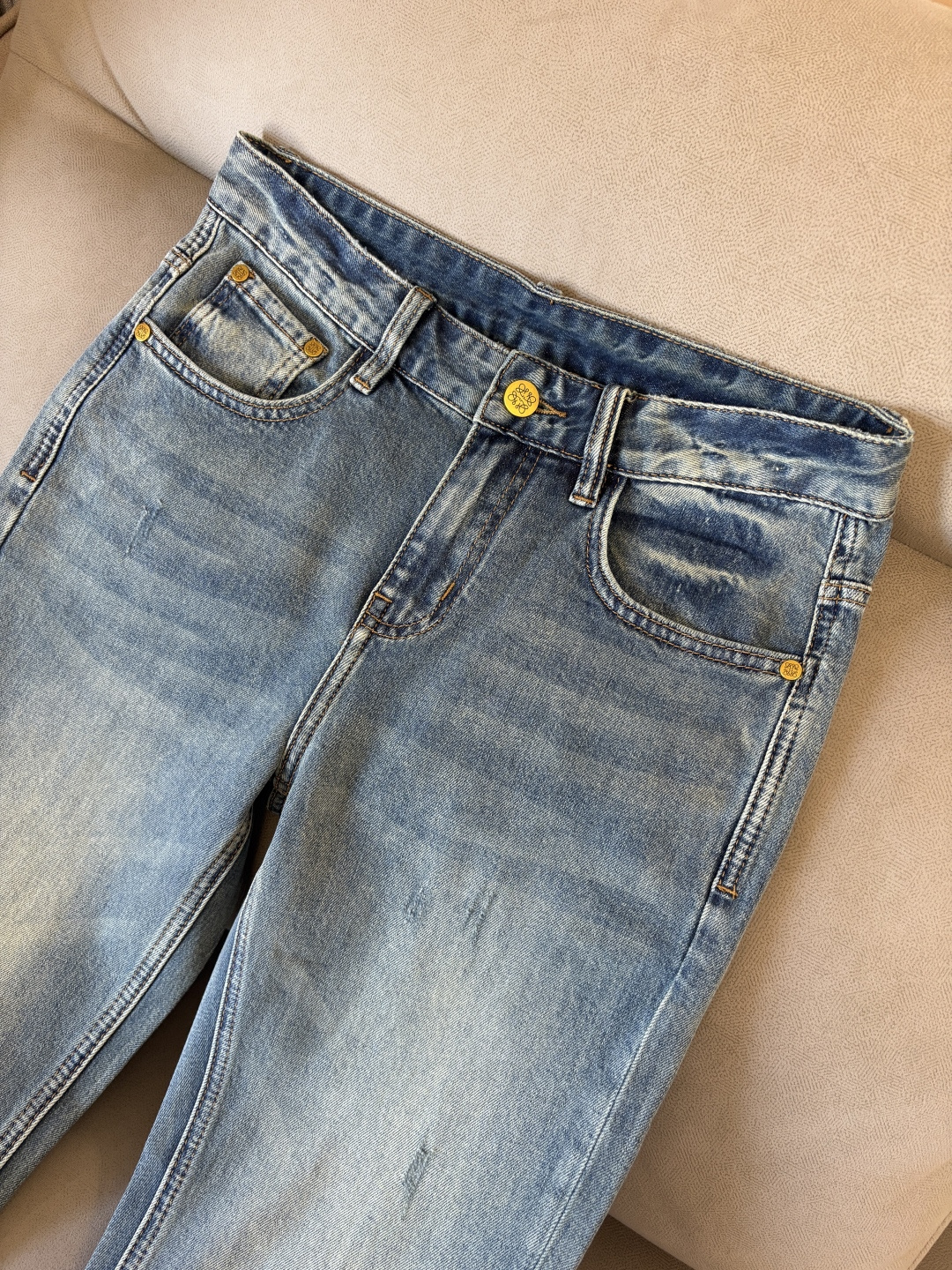 专柜🆕2026春夏设计推荐 热卖牛仔裤🆕柔软亲肤面料 奢华头层牛皮腰牌 经典蓝洗水 专柜限量款 奢华感订