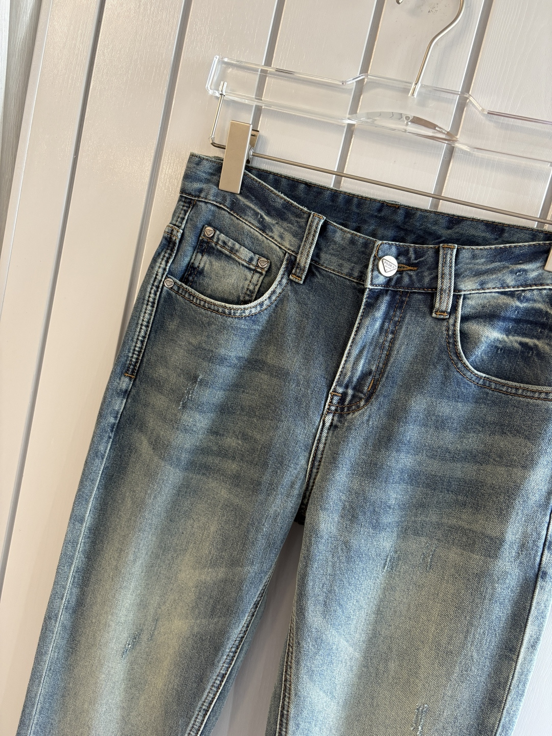 专柜🆕2026春夏设计推荐 热卖牛仔裤🆕柔软亲肤面料 奢华头层牛皮腰牌 经典蓝洗水 专柜限量款 奢华感订