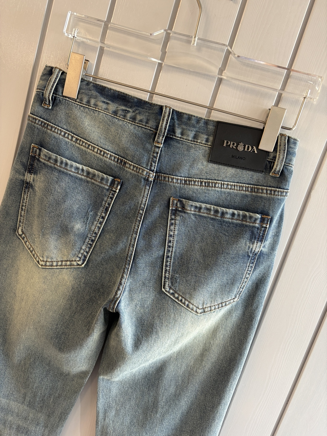 专柜🆕2026春夏设计推荐 热卖牛仔裤🆕柔软亲肤面料 奢华头层牛皮腰牌 经典蓝洗水 专柜限量款 奢华感订