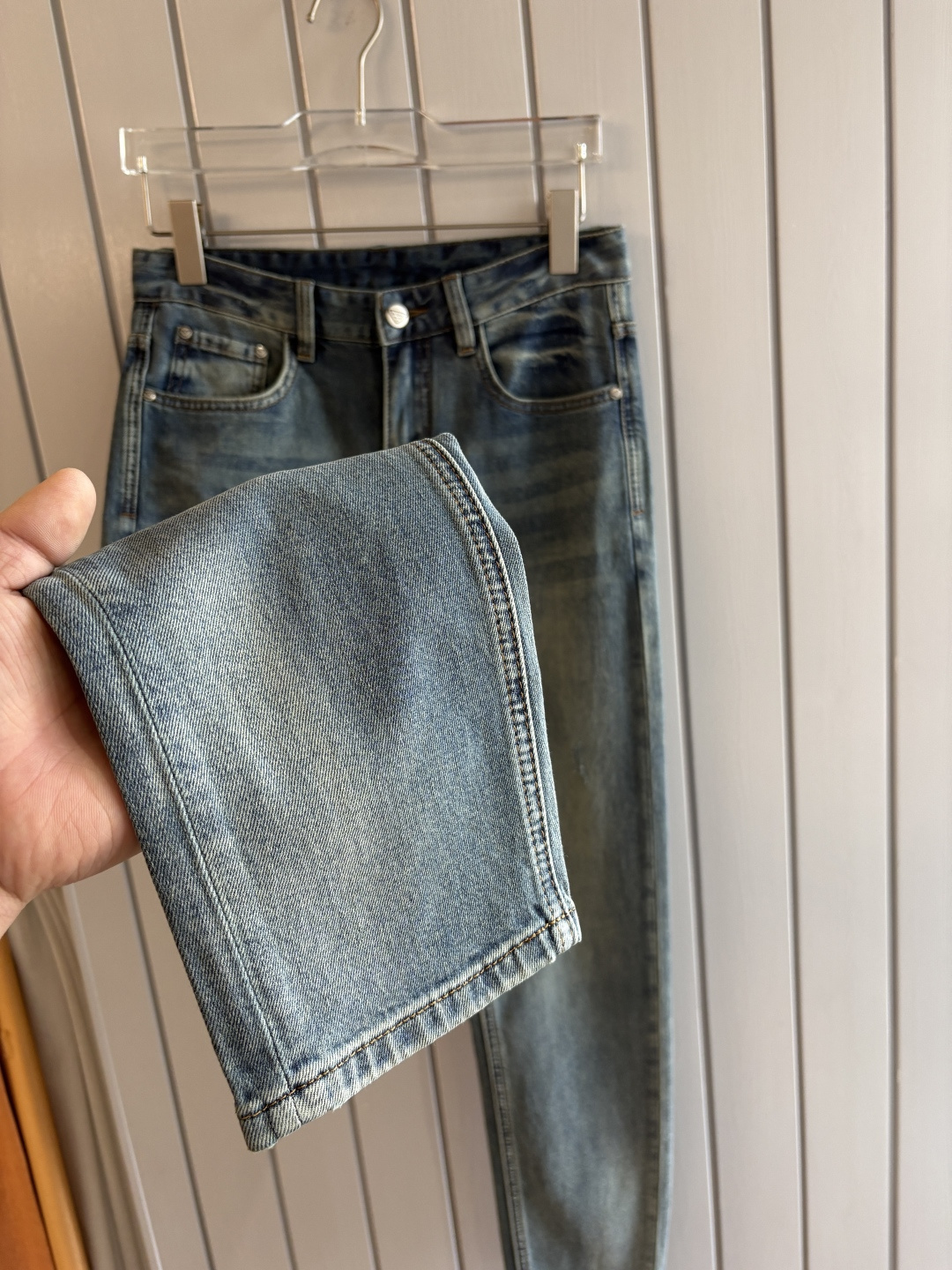 专柜🆕2026春夏设计推荐 热卖牛仔裤🆕柔软亲肤面料 奢华头层牛皮腰牌 经典蓝洗水 专柜限量款 奢华感订