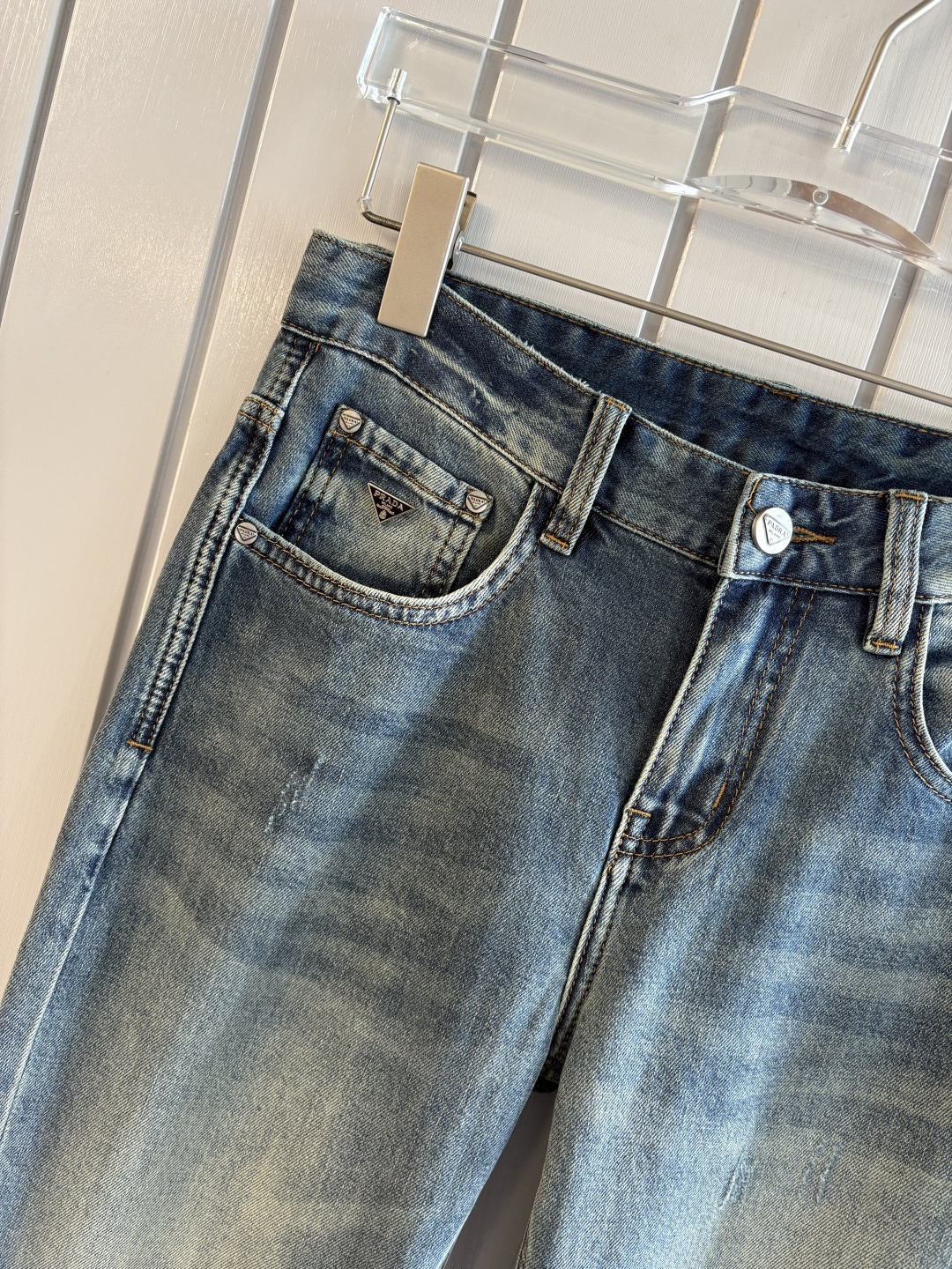 专柜🆕2026春夏设计推荐 热卖牛仔裤🆕柔软亲肤面料 奢华头层牛皮腰牌 经典蓝洗水 专柜限量款 奢华感订