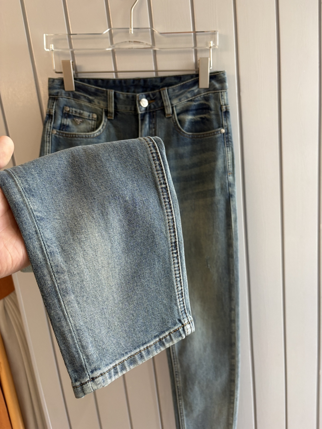 专柜🆕2026春夏设计推荐 热卖牛仔裤🆕柔软亲肤面料 奢华头层牛皮腰牌 经典蓝洗水 专柜限量款 奢华感订