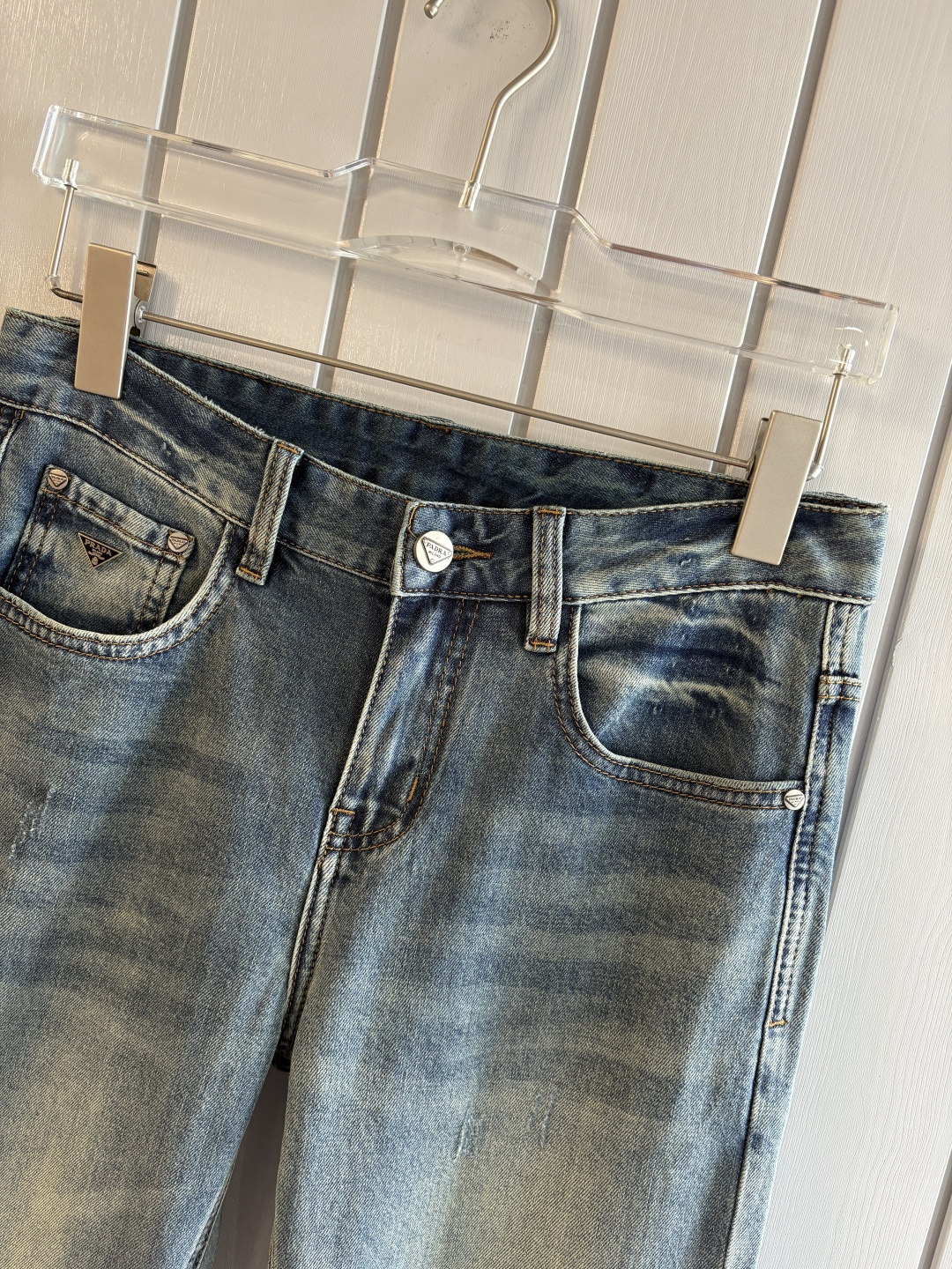 专柜🆕2026春夏设计推荐 热卖牛仔裤🆕柔软亲肤面料 奢华头层牛皮腰牌 经典蓝洗水 专柜限量款 奢华感订