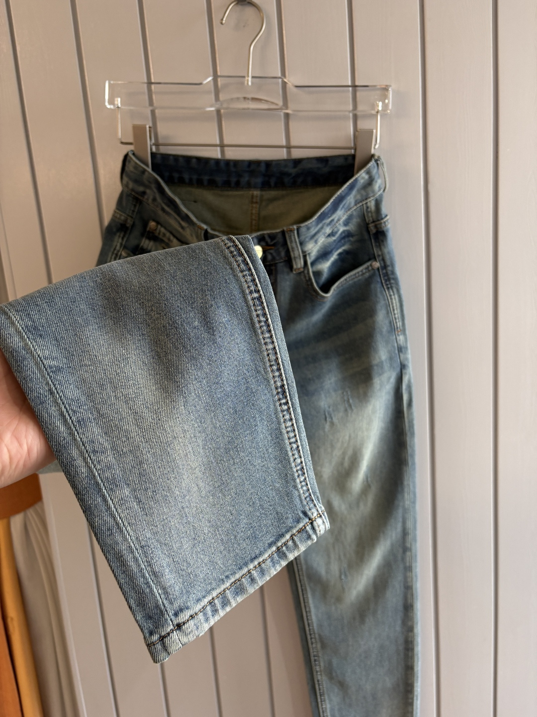 专柜🆕2026春夏设计推荐 热卖牛仔裤🆕柔软亲肤面料 奢华头层牛皮腰牌 经典蓝洗水 专柜限量款 奢华感订