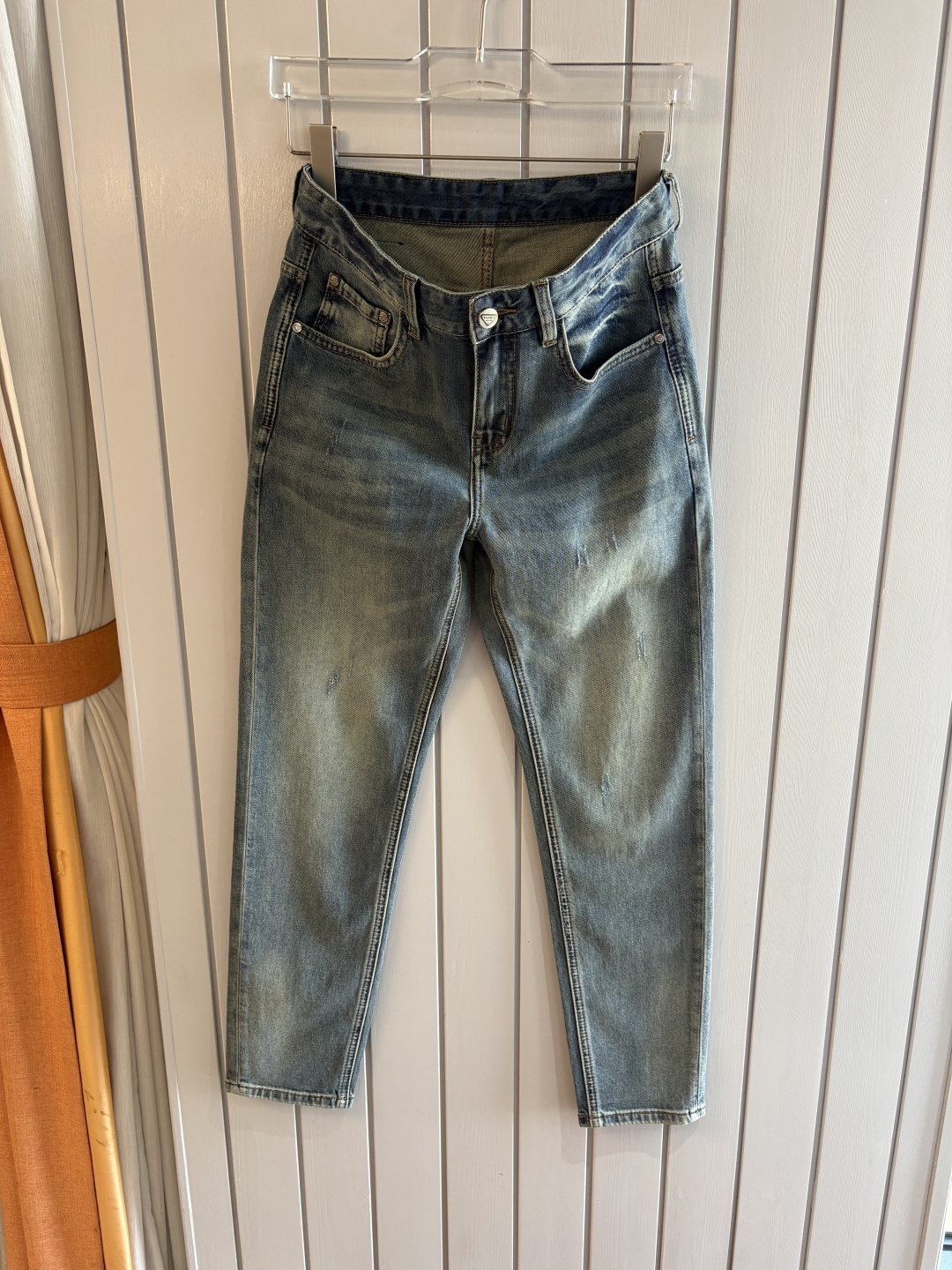 专柜🆕2026春夏设计推荐 热卖牛仔裤🆕柔软亲肤面料 奢华头层牛皮腰牌 经典蓝洗水 专柜限量款 奢华感订