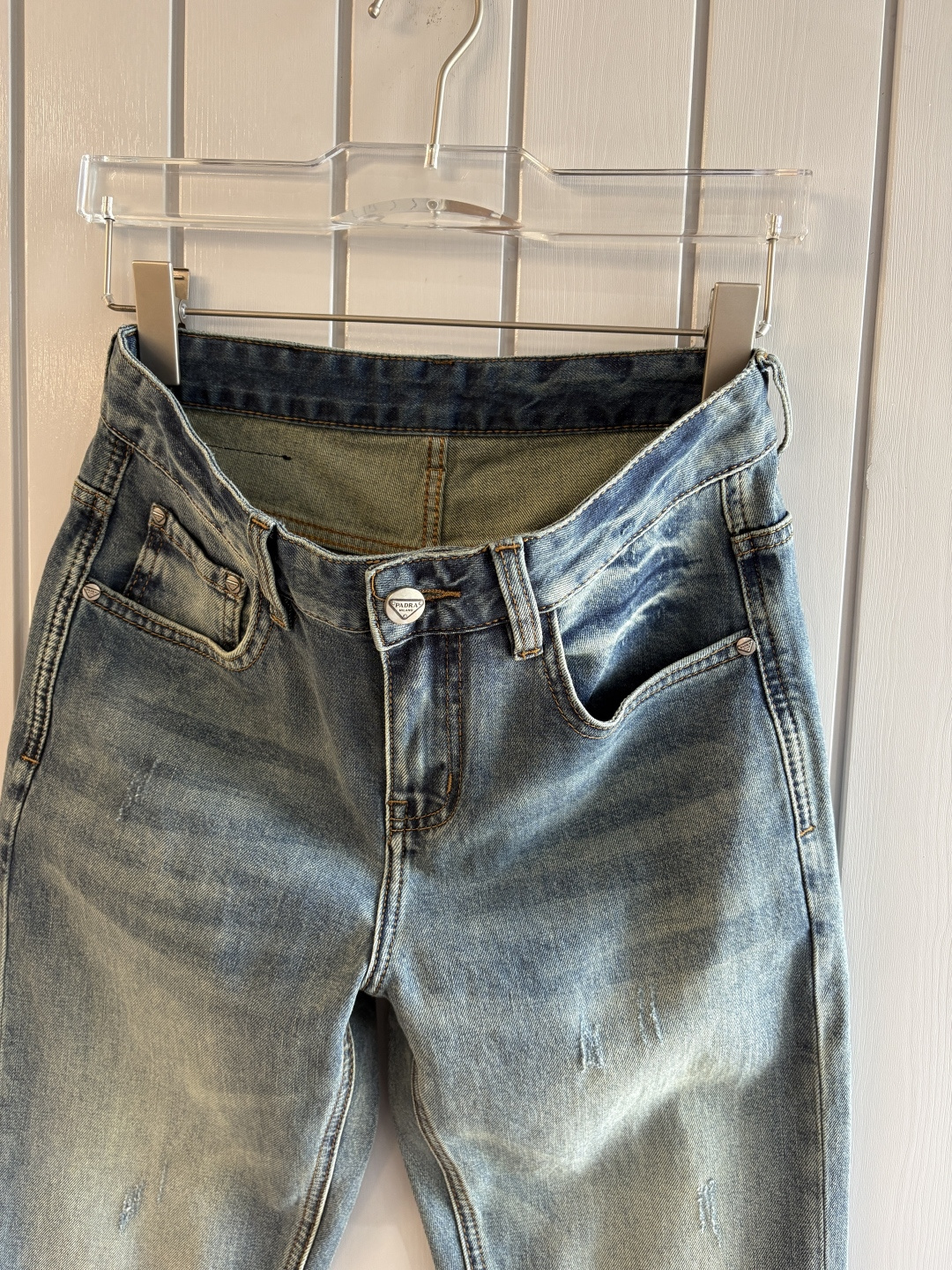 专柜🆕2026春夏设计推荐 热卖牛仔裤🆕柔软亲肤面料 奢华头层牛皮腰牌 经典蓝洗水 专柜限量款 奢华感订