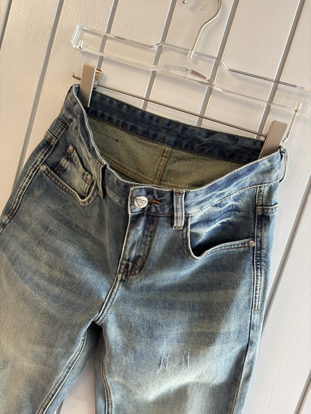 专柜🆕2026春夏设计推荐 热卖牛仔裤🆕柔软亲肤面料 奢华头层牛皮腰牌 经典蓝洗水 专柜限量款 奢华感订