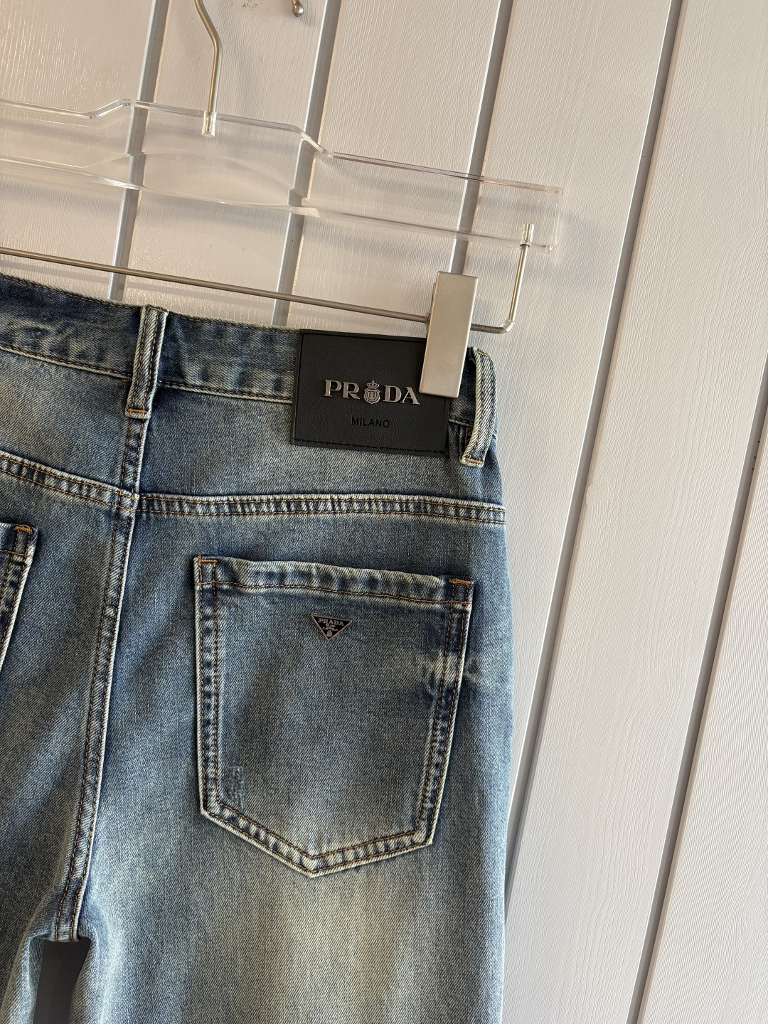 专柜🆕2026春夏设计推荐 热卖牛仔裤🆕柔软亲肤面料 奢华头层牛皮腰牌 经典蓝洗水 专柜限量款 奢华感订