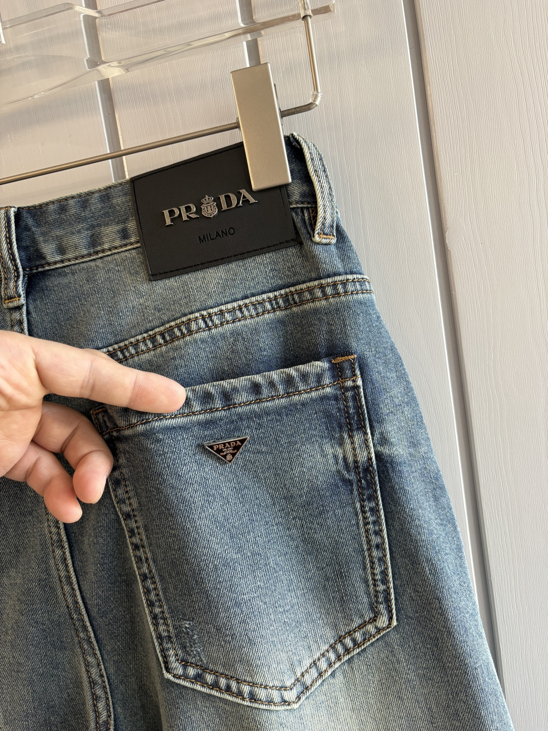 专柜🆕2026春夏设计推荐 热卖牛仔裤🆕柔软亲肤面料 奢华头层牛皮腰牌 经典蓝洗水 专柜限量款 奢华感订