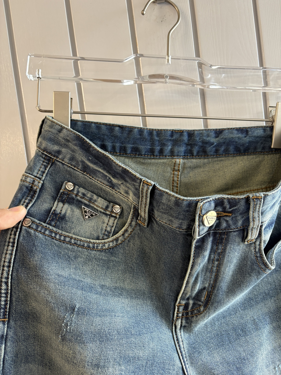 专柜🆕2026春夏设计推荐 热卖牛仔裤🆕柔软亲肤面料 奢华头层牛皮腰牌 经典蓝洗水 专柜限量款 奢华感订