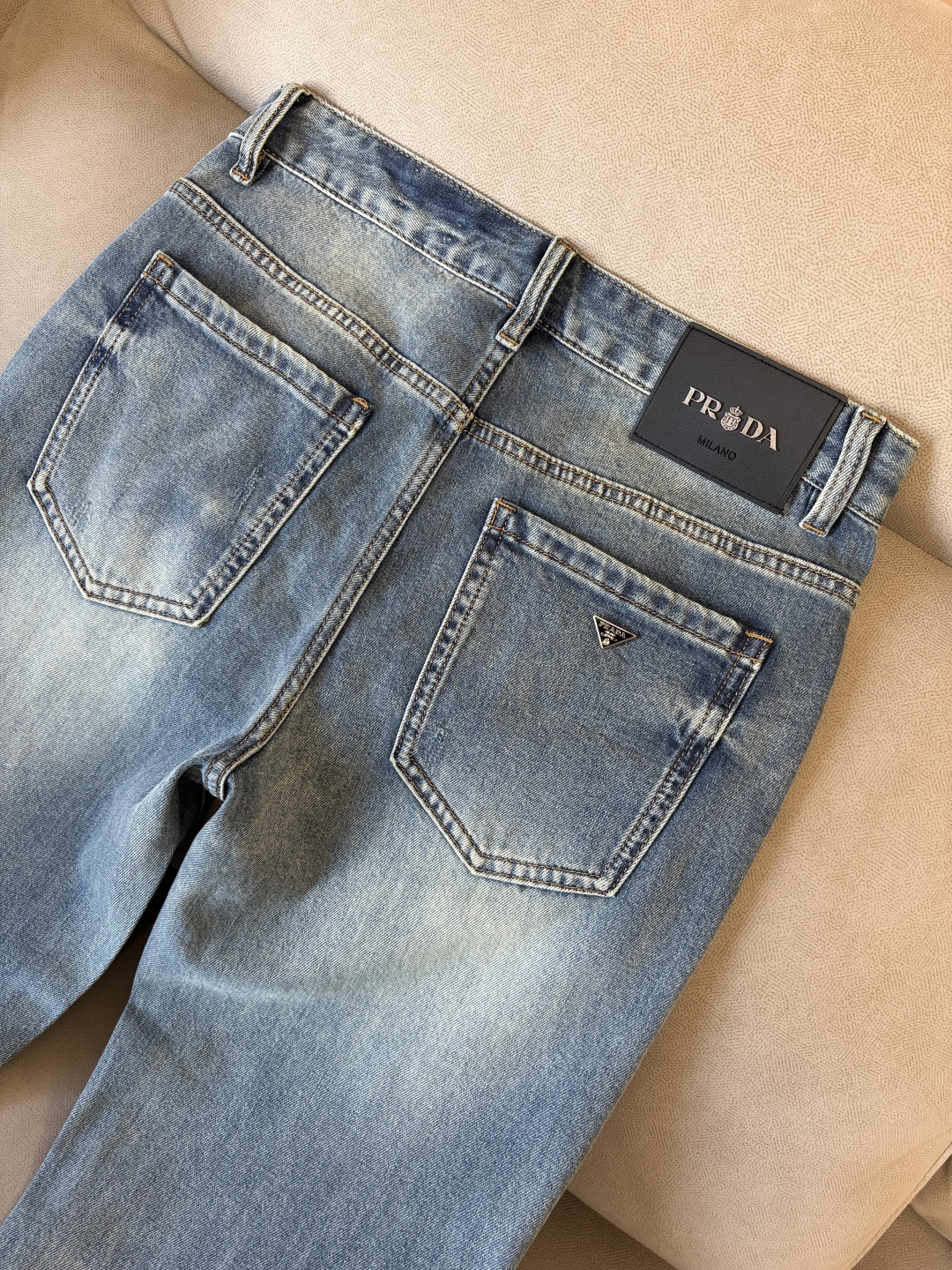 专柜🆕2026春夏设计推荐 热卖牛仔裤🆕柔软亲肤面料 奢华头层牛皮腰牌 经典蓝洗水 专柜限量款 奢华感订