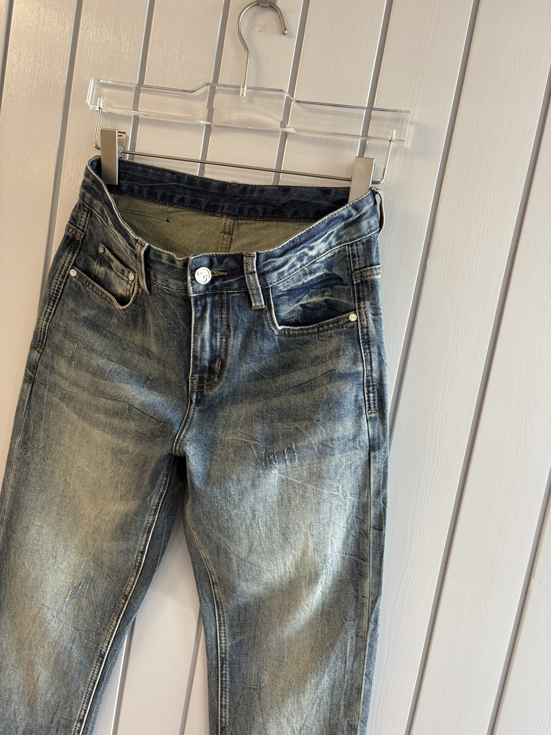 专柜🆕2026春夏设计推荐 热卖牛仔裤🆕柔软亲肤面料 奢华头层牛皮腰牌 经典蓝洗水 专柜限量款 奢华感订