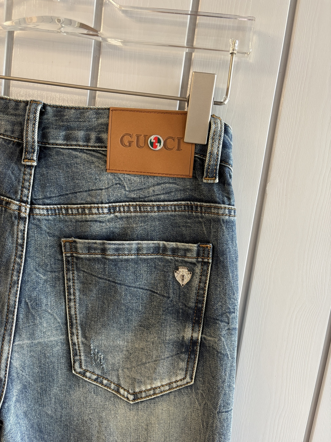 专柜🆕2026春夏设计推荐 热卖牛仔裤🆕柔软亲肤面料 奢华头层牛皮腰牌 经典蓝洗水 专柜限量款 奢华感订