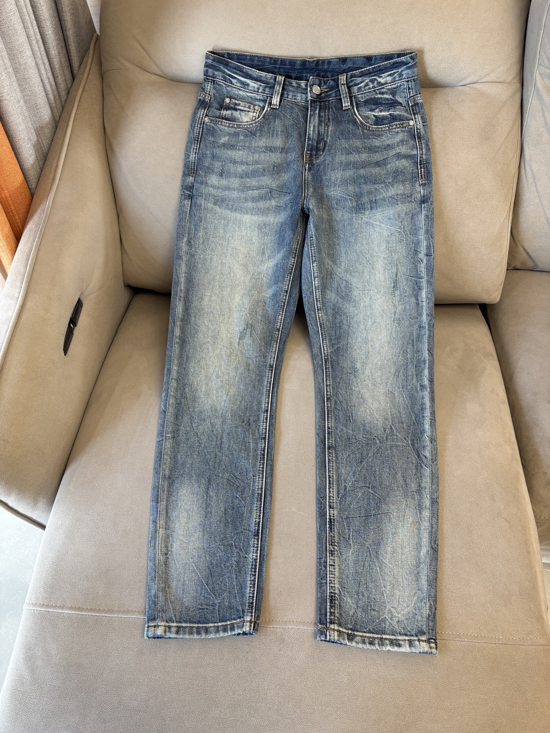 专柜🆕2026春夏设计推荐 热卖牛仔裤🆕柔软亲肤面料 奢华头层牛皮腰牌 经典蓝洗水 专柜限量款 奢华感订