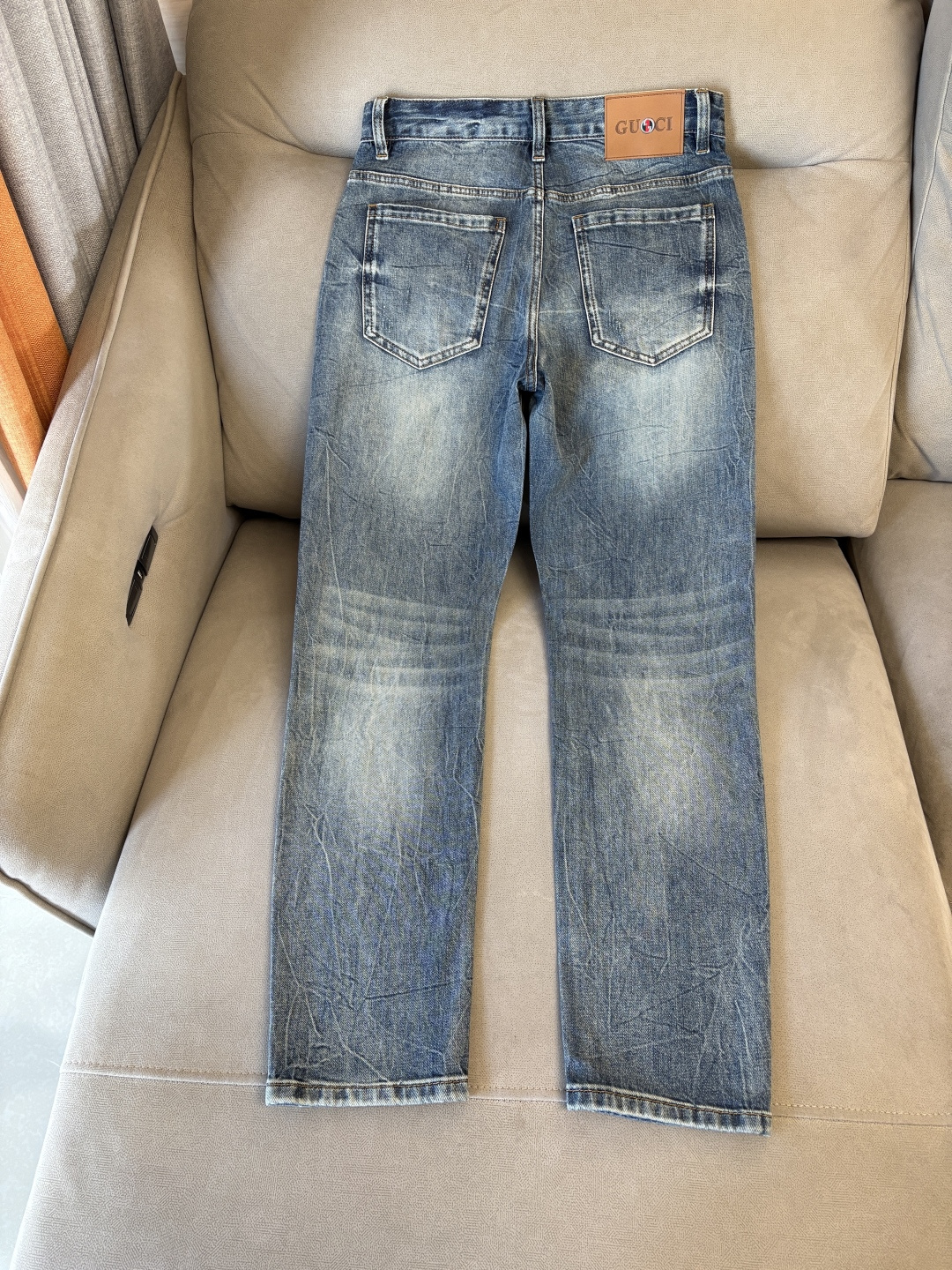 专柜🆕2026春夏设计推荐 热卖牛仔裤🆕柔软亲肤面料 奢华头层牛皮腰牌 经典蓝洗水 专柜限量款 奢华感订