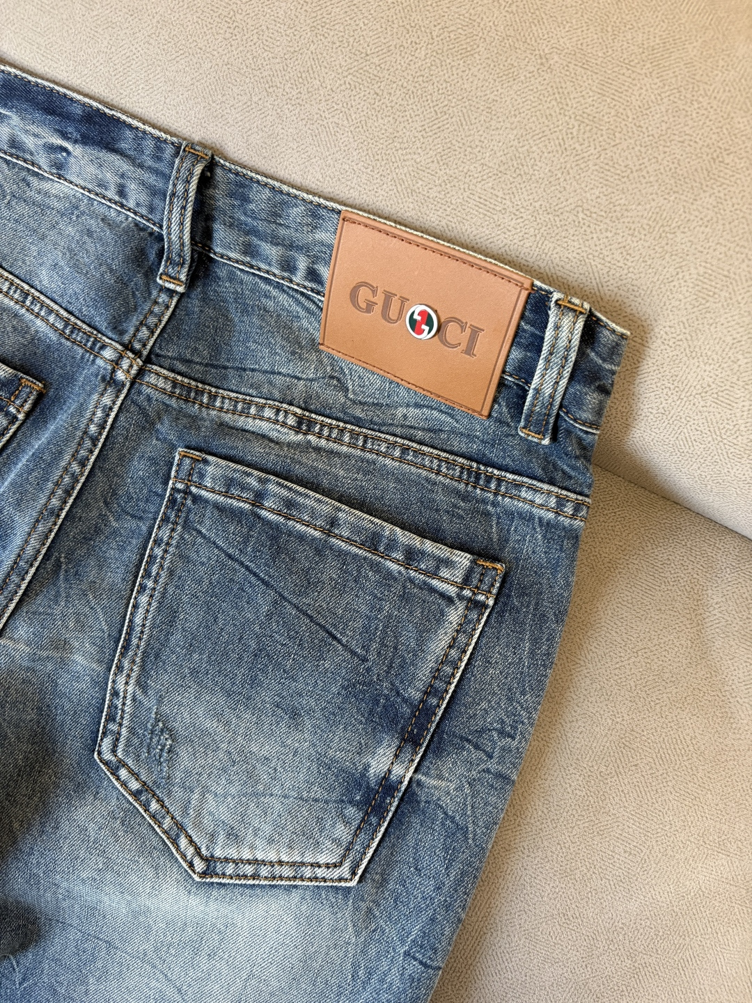 专柜🆕2026春夏设计推荐 热卖牛仔裤🆕柔软亲肤面料 奢华头层牛皮腰牌 经典蓝洗水 专柜限量款 奢华感订