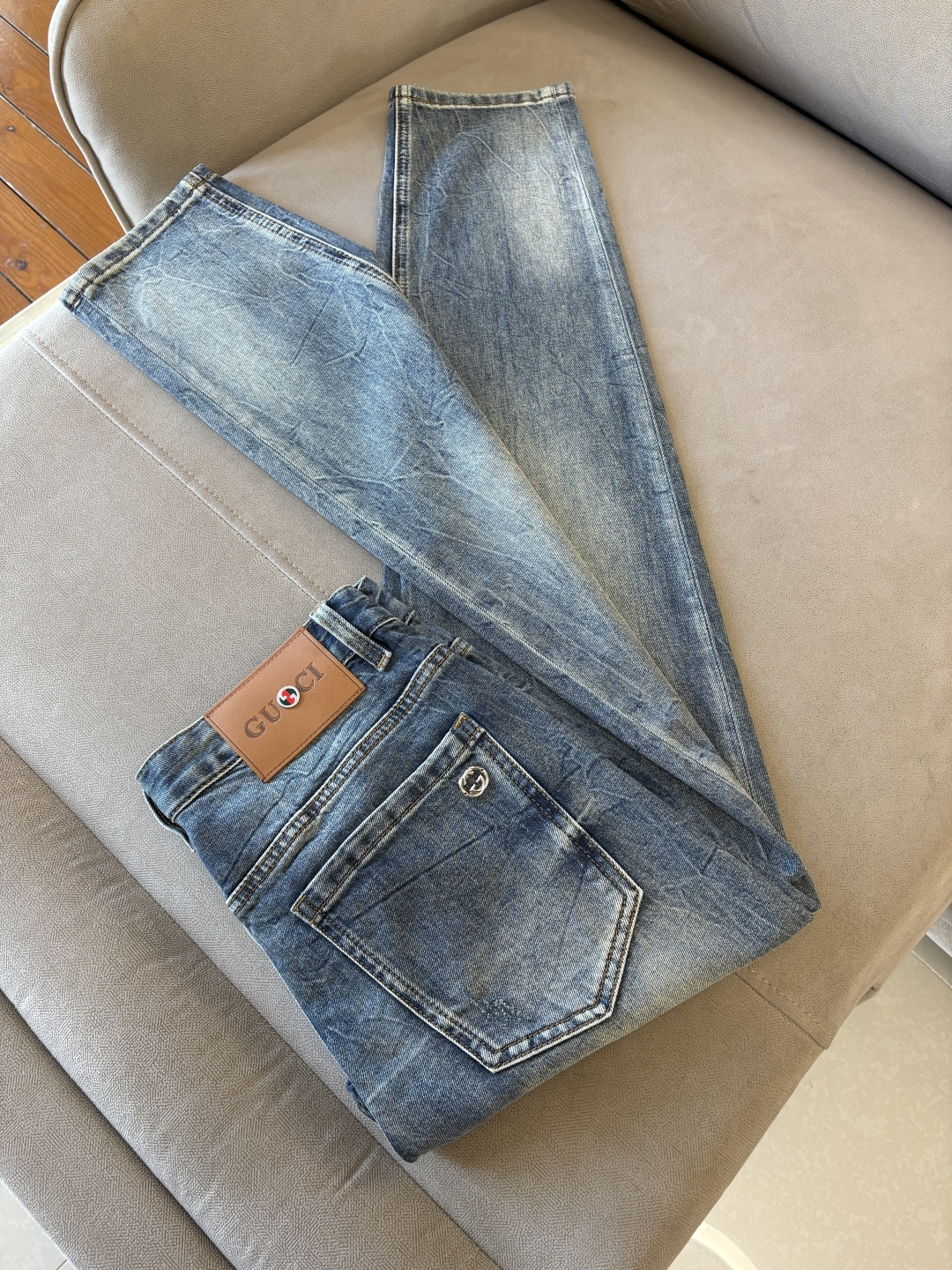 专柜🆕2026春夏设计推荐 热卖牛仔裤🆕柔软亲肤面料 奢华头层牛皮腰牌 经典蓝洗水 专柜限量款 奢华感订