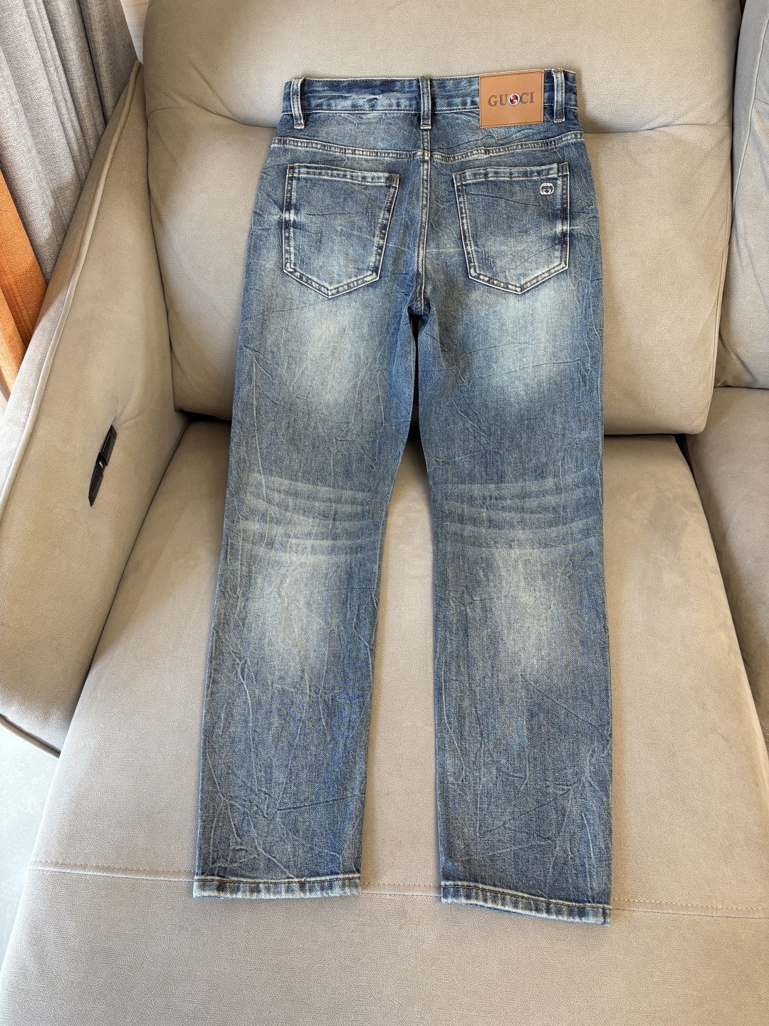 专柜🆕2026春夏设计推荐 热卖牛仔裤🆕柔软亲肤面料 奢华头层牛皮腰牌 经典蓝洗水 专柜限量款 奢华感订