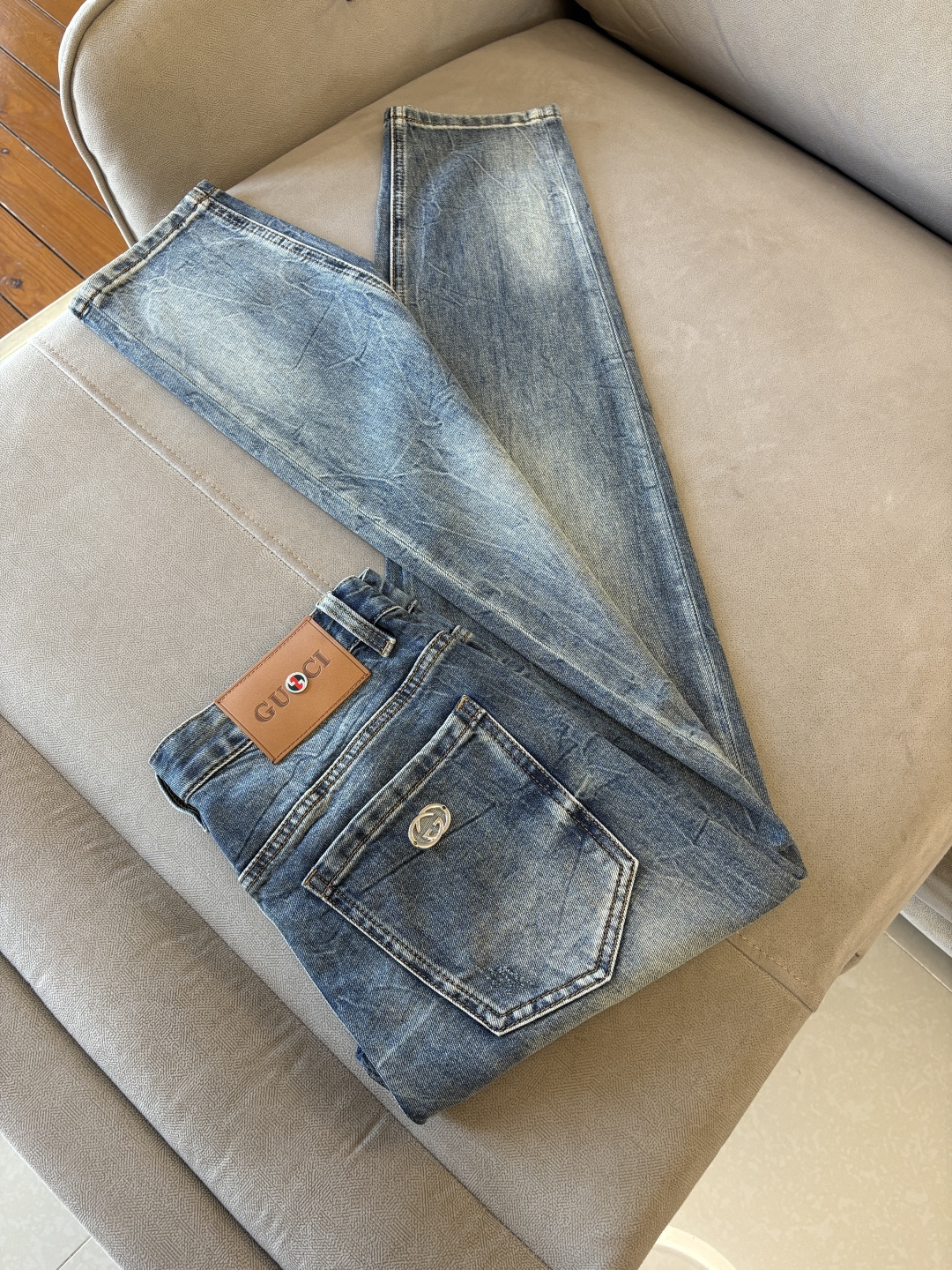 专柜🆕2026春夏设计推荐 热卖牛仔裤🆕柔软亲肤面料 奢华头层牛皮腰牌 经典蓝洗水 专柜限量款 奢华感订
