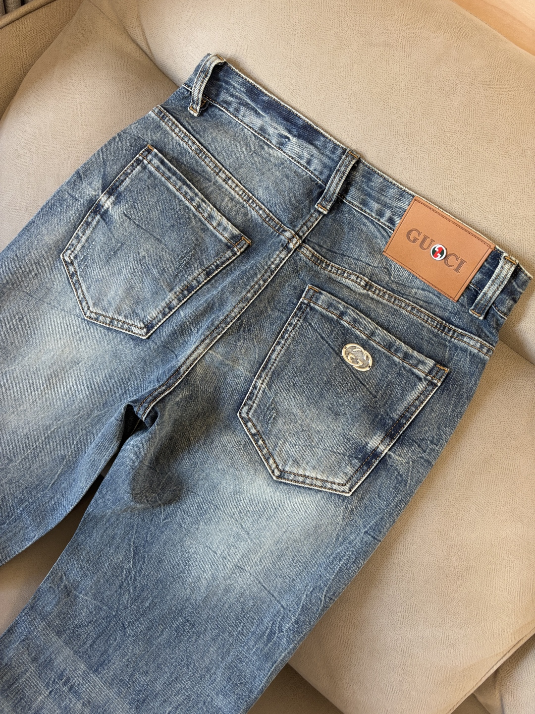 专柜🆕2026春夏设计推荐 热卖牛仔裤🆕柔软亲肤面料 奢华头层牛皮腰牌 经典蓝洗水 专柜限量款 奢华感订