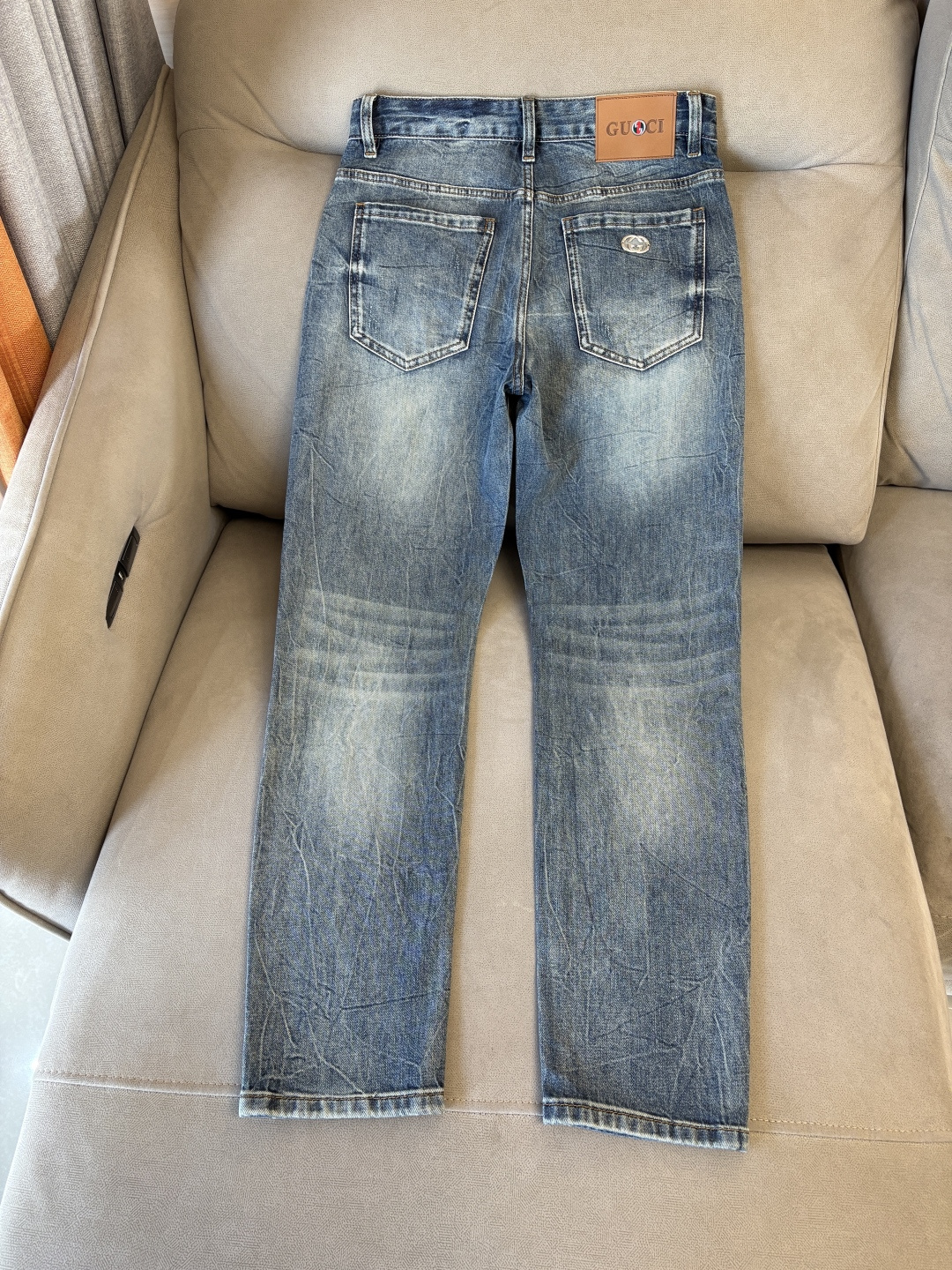 专柜🆕2026春夏设计推荐 热卖牛仔裤🆕柔软亲肤面料 奢华头层牛皮腰牌 经典蓝洗水 专柜限量款 奢华感订