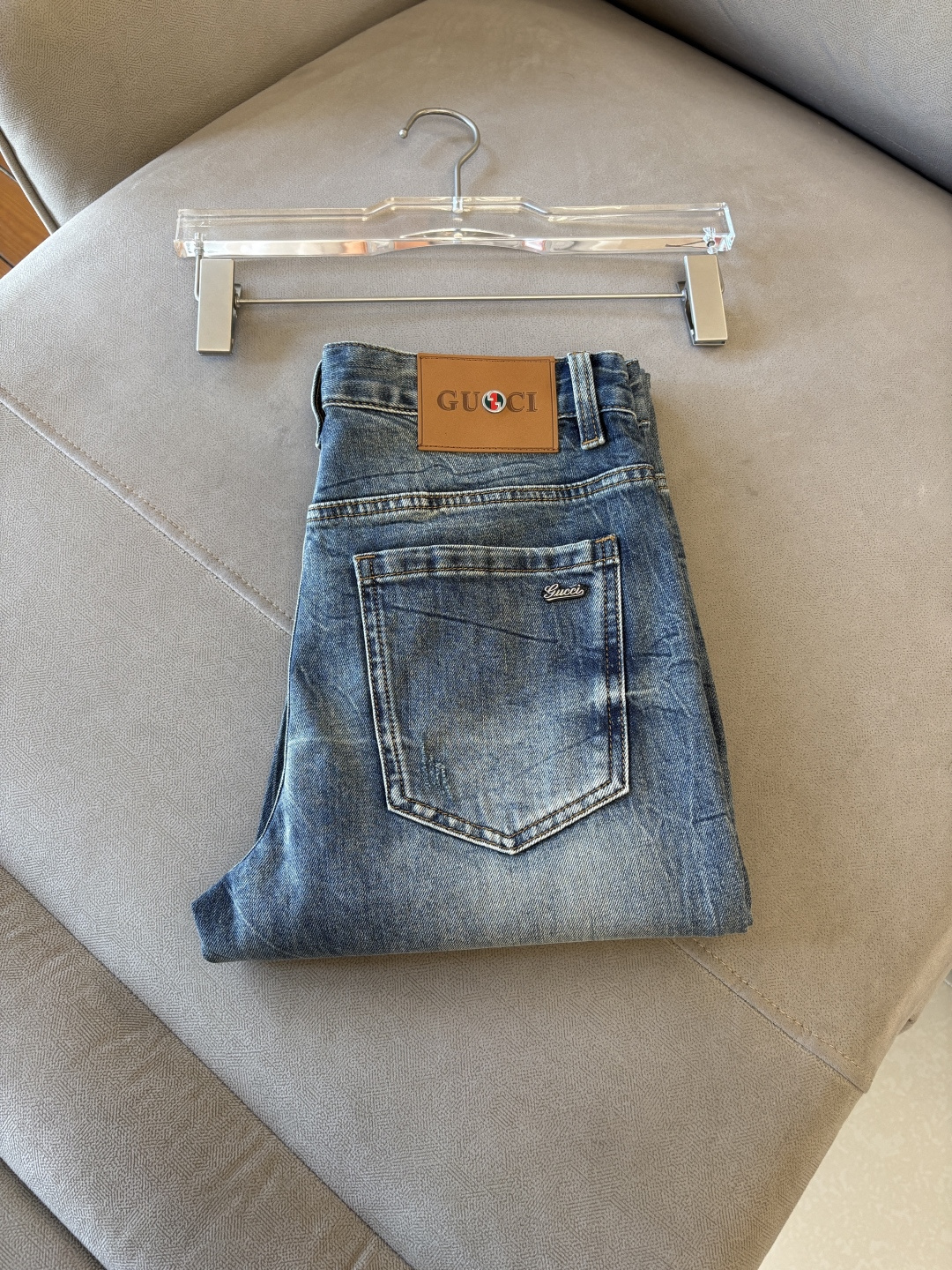 专柜🆕2026春夏设计推荐 热卖牛仔裤🆕柔软亲肤面料 奢华头层牛皮腰牌 经典蓝洗水 专柜限量款 奢华感订