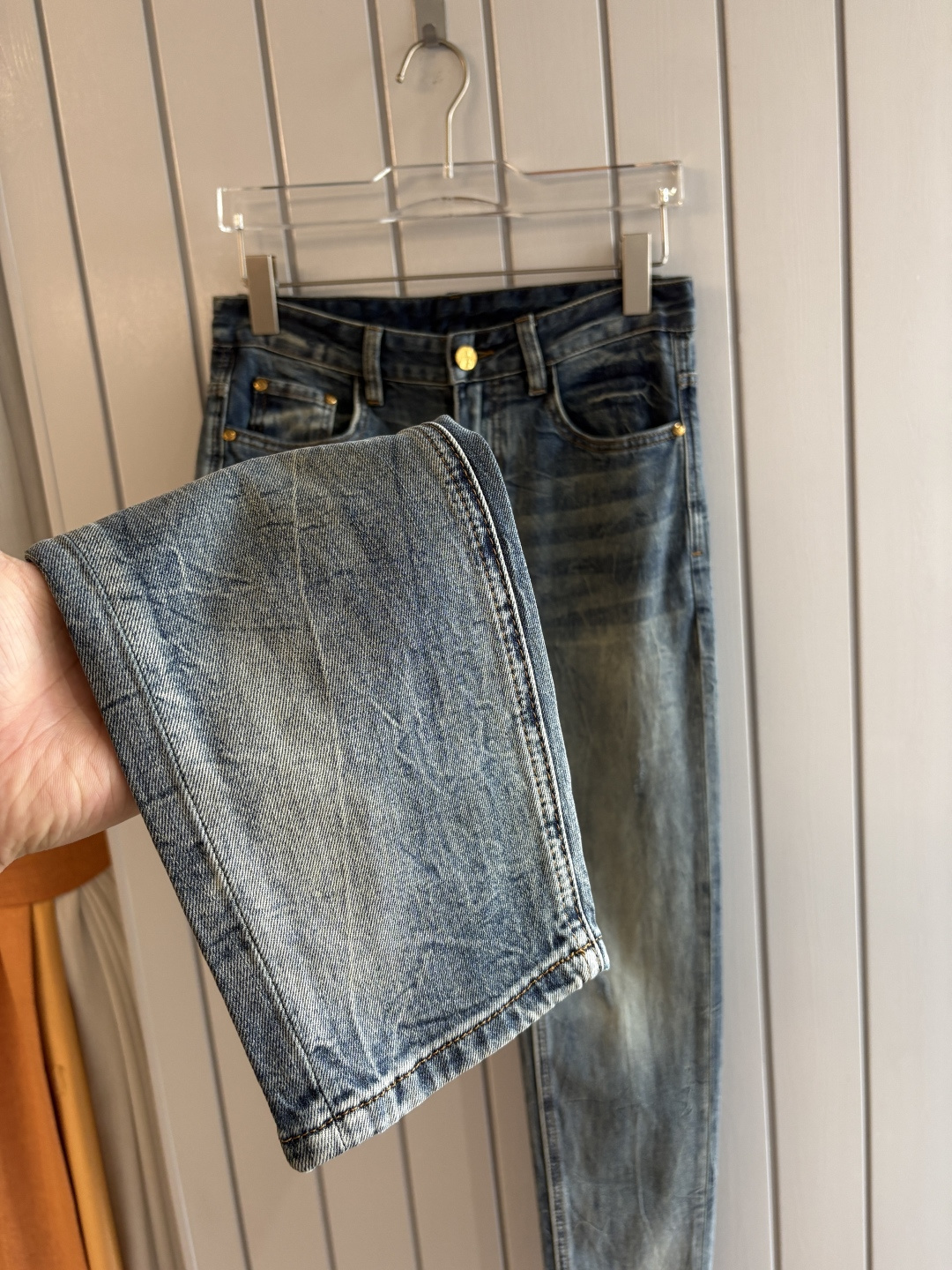 专柜🆕2026春夏设计推荐 热卖牛仔裤🆕柔软亲肤面料 奢华头层牛皮腰牌 经典蓝洗水 专柜限量款 奢华感订