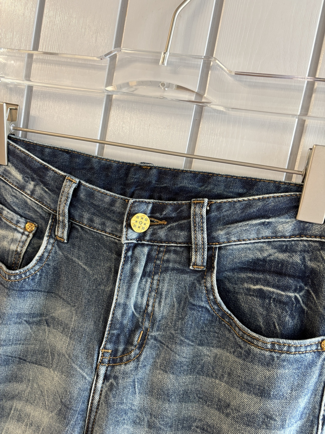 专柜🆕2026春夏设计推荐 热卖牛仔裤🆕柔软亲肤面料 奢华头层牛皮腰牌 经典蓝洗水 专柜限量款 奢华感订