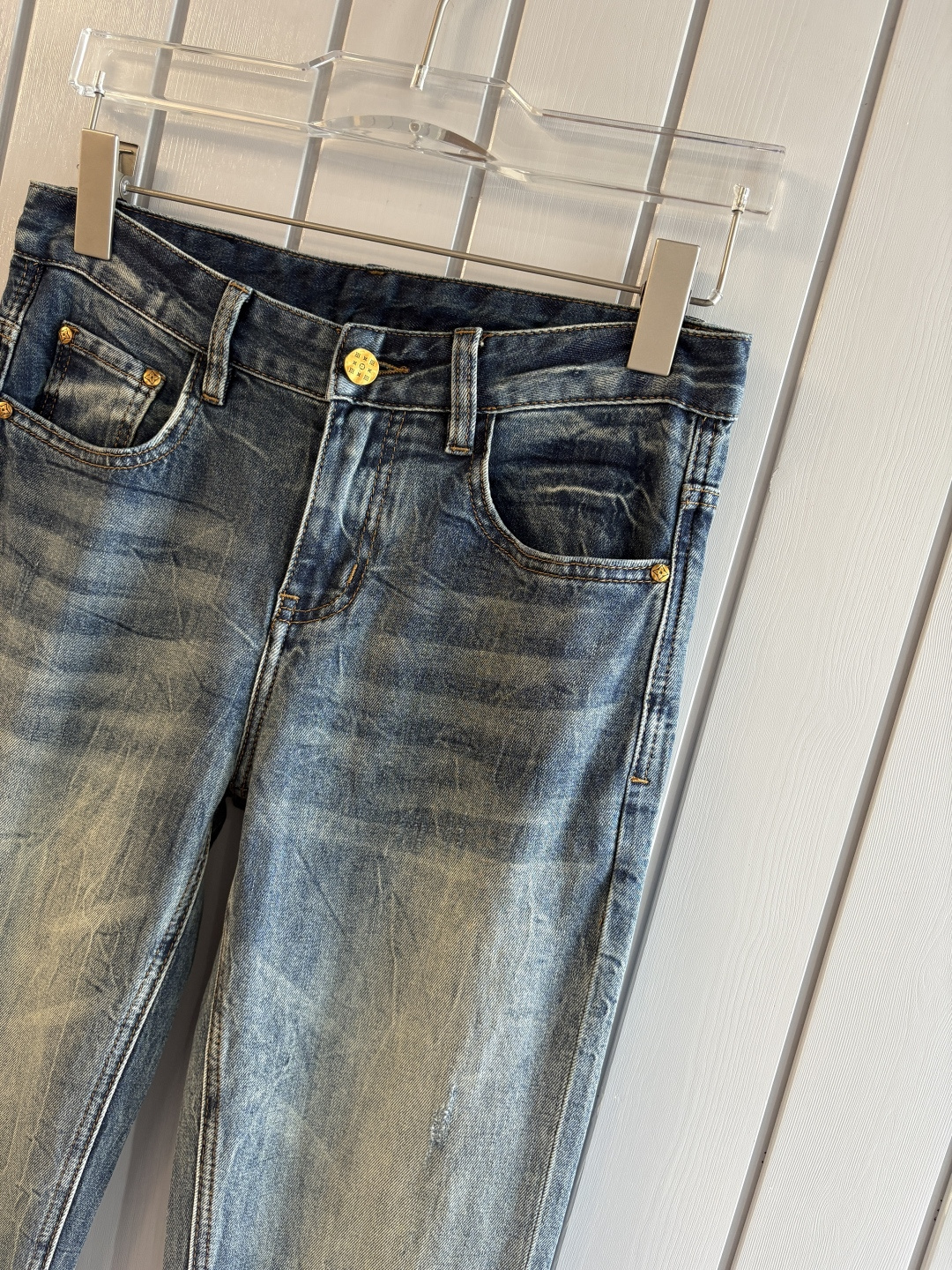 专柜🆕2026春夏设计推荐 热卖牛仔裤🆕柔软亲肤面料 奢华头层牛皮腰牌 经典蓝洗水 专柜限量款 奢华感订