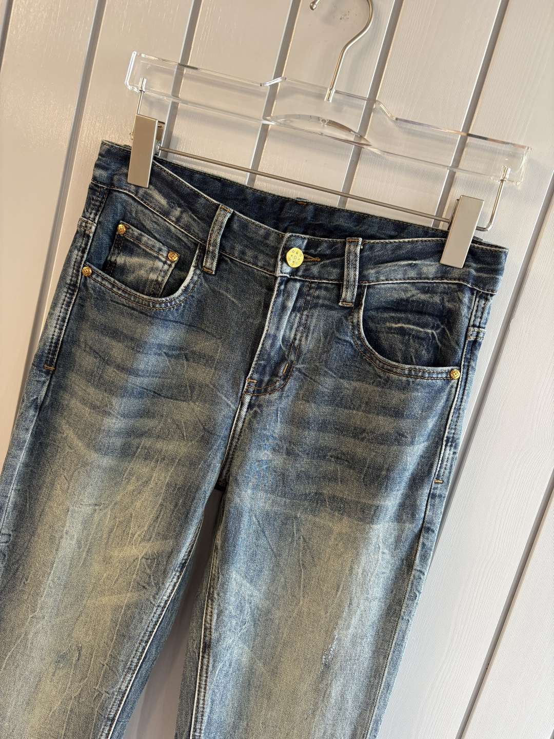 专柜🆕2026春夏设计推荐 热卖牛仔裤🆕柔软亲肤面料 奢华头层牛皮腰牌 经典蓝洗水 专柜限量款 奢华感订