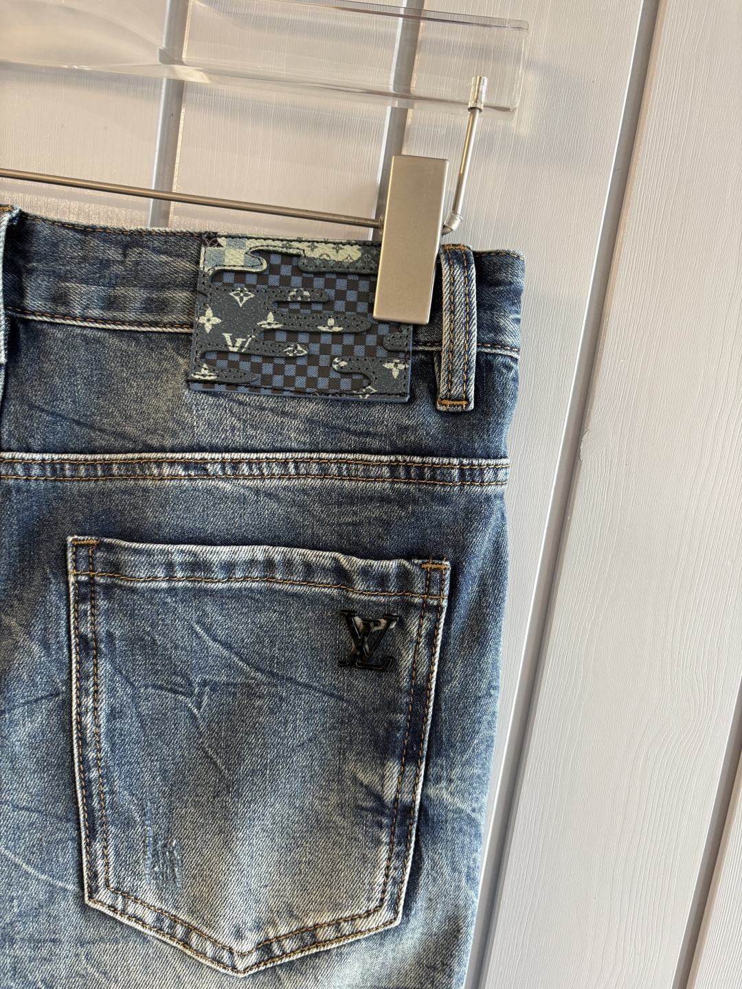 专柜🆕2026春夏设计推荐 热卖牛仔裤🆕柔软亲肤面料 奢华头层牛皮腰牌 经典蓝洗水 专柜限量款 奢华感订