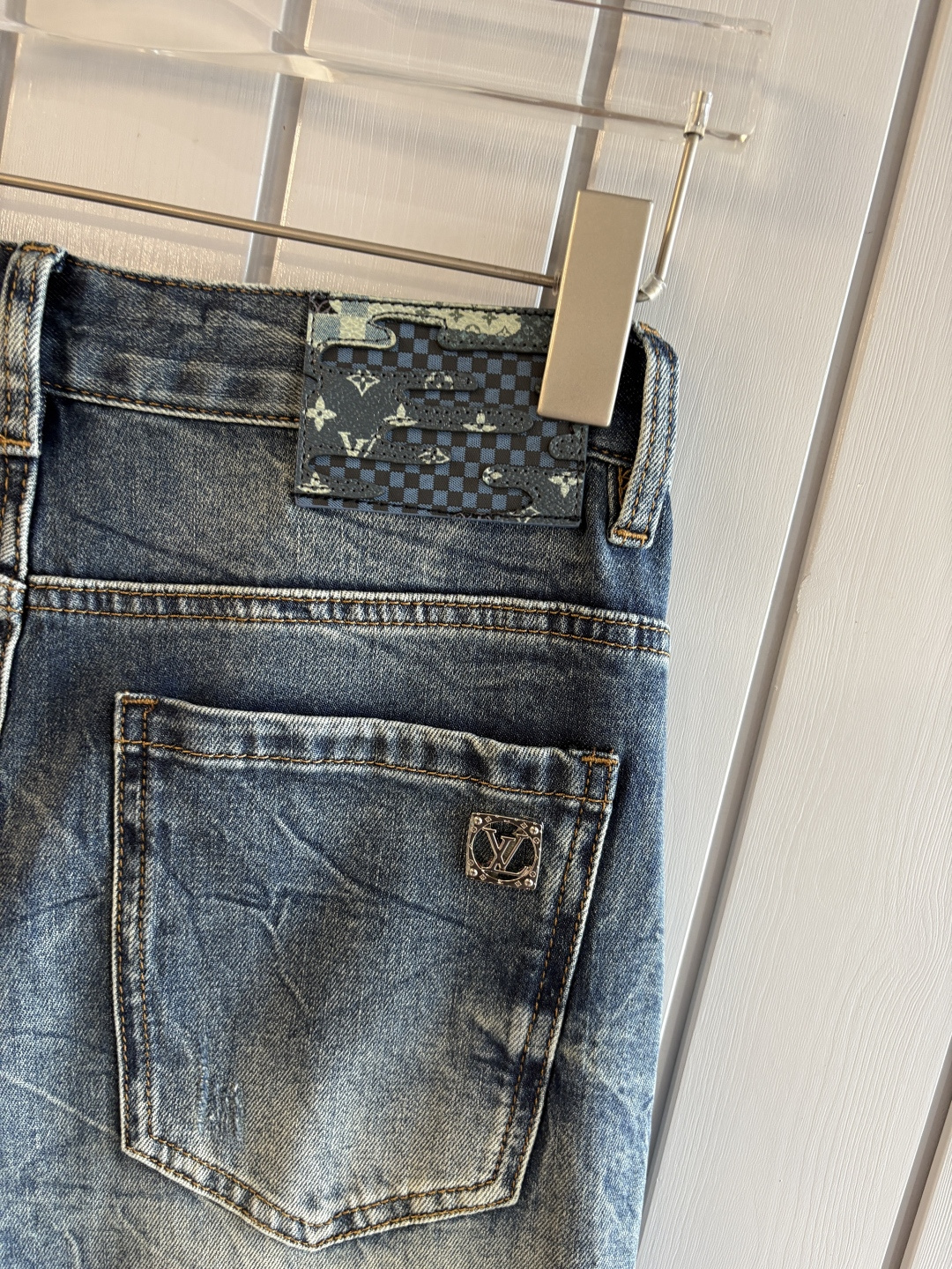 专柜🆕2026春夏设计推荐 热卖牛仔裤🆕柔软亲肤面料 奢华头层牛皮腰牌 经典蓝洗水 专柜限量款 奢华感订