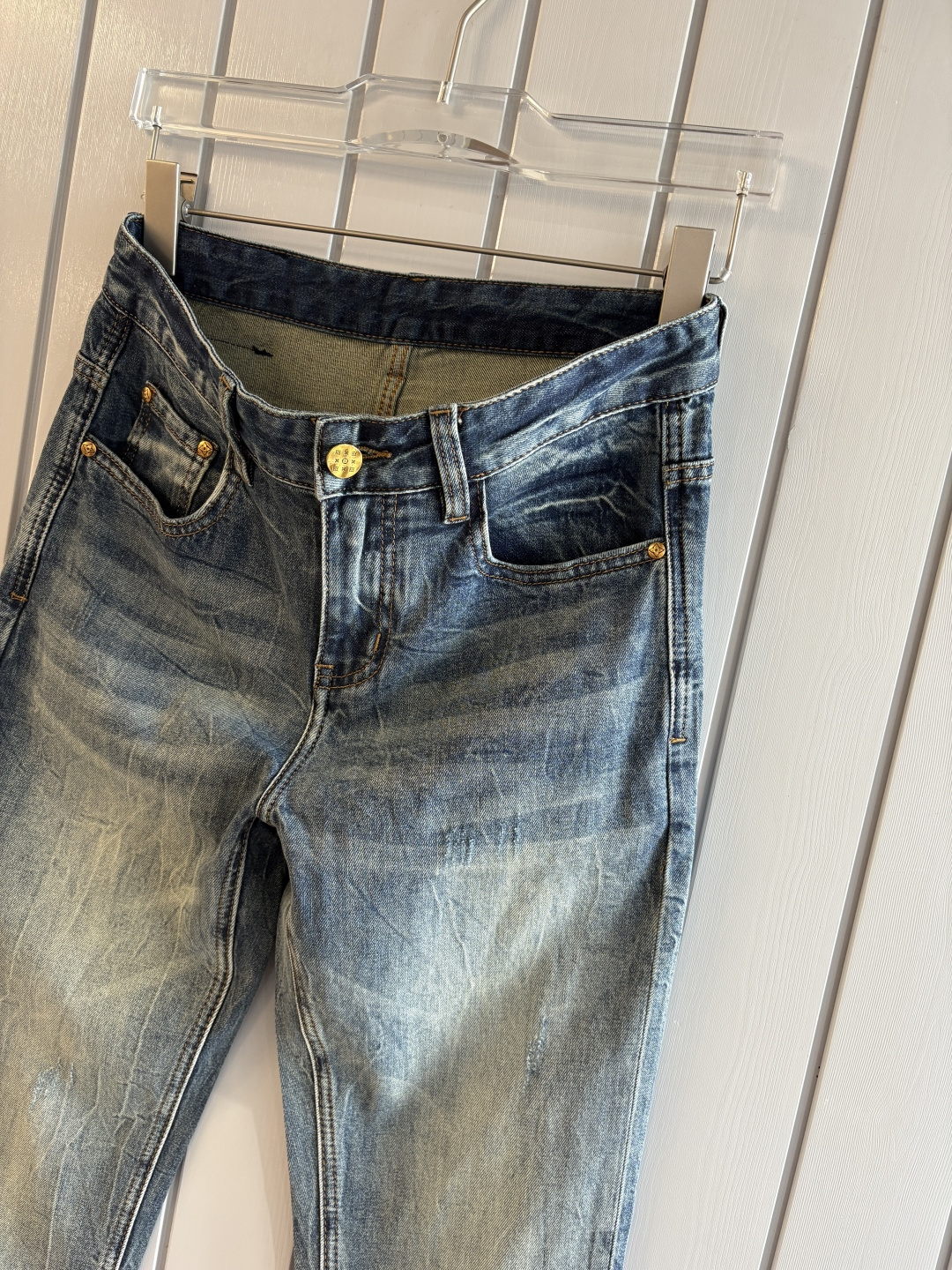 专柜🆕2026春夏设计推荐 热卖牛仔裤🆕柔软亲肤面料 奢华头层牛皮腰牌 经典蓝洗水 专柜限量款 奢华感订