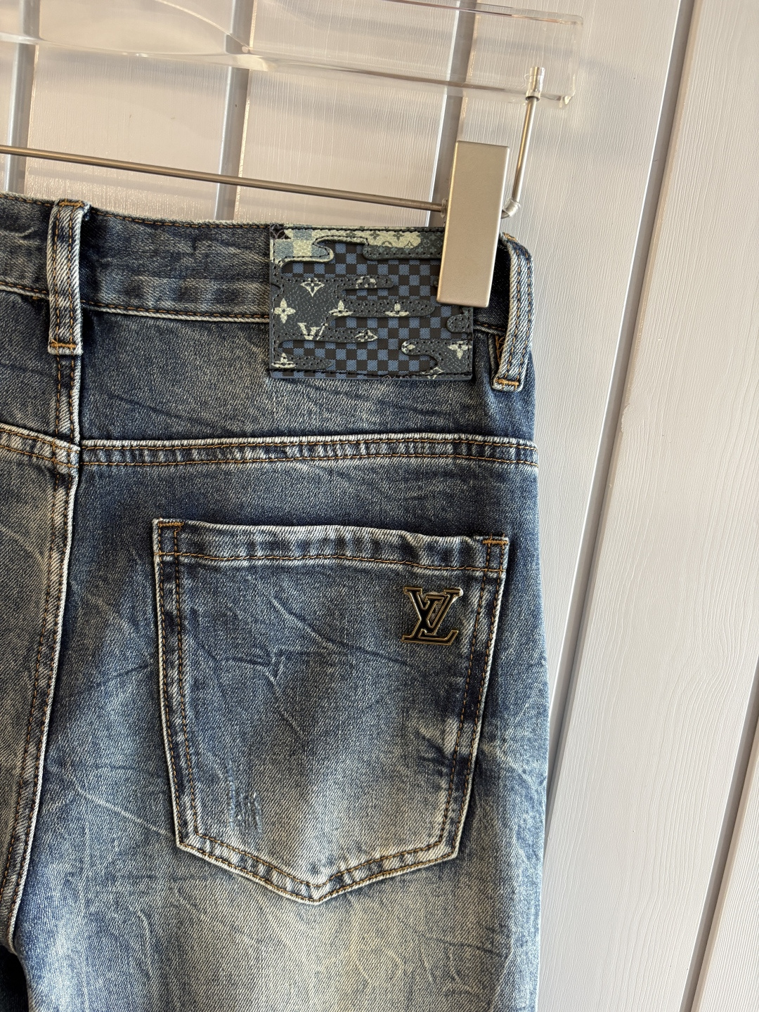 专柜🆕2026春夏设计推荐 热卖牛仔裤🆕柔软亲肤面料 奢华头层牛皮腰牌 经典蓝洗水 专柜限量款 奢华感订