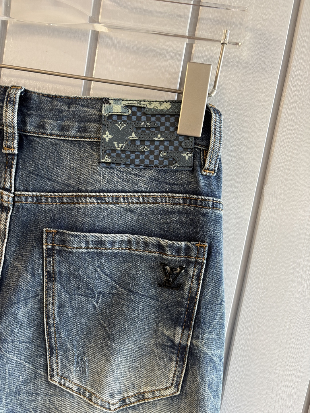 专柜🆕2026春夏设计推荐 热卖牛仔裤🆕柔软亲肤面料 奢华头层牛皮腰牌 经典蓝洗水 专柜限量款 奢华感订