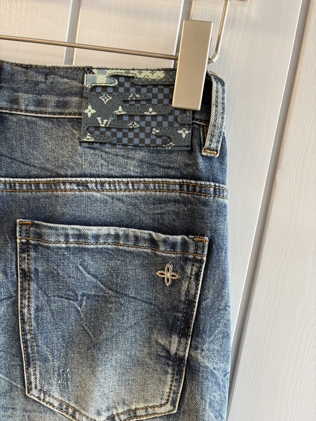 专柜🆕2026春夏设计推荐 热卖牛仔裤🆕柔软亲肤面料 奢华头层牛皮腰牌 经典蓝洗水 专柜限量款 奢华感订