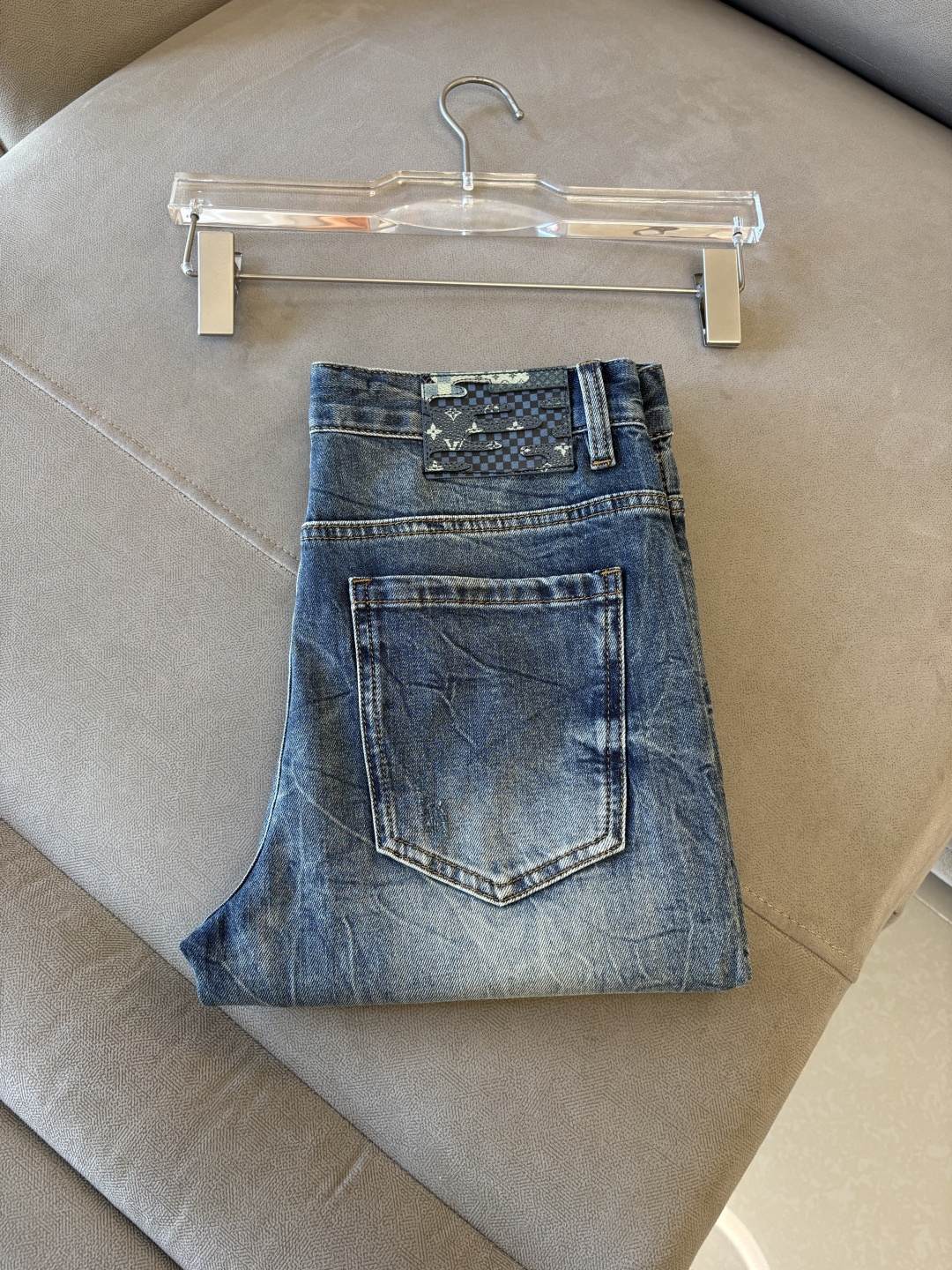 专柜🆕2026春夏设计推荐 热卖牛仔裤🆕柔软亲肤面料 奢华头层牛皮腰牌 经典蓝洗水 专柜限量款 奢华感订