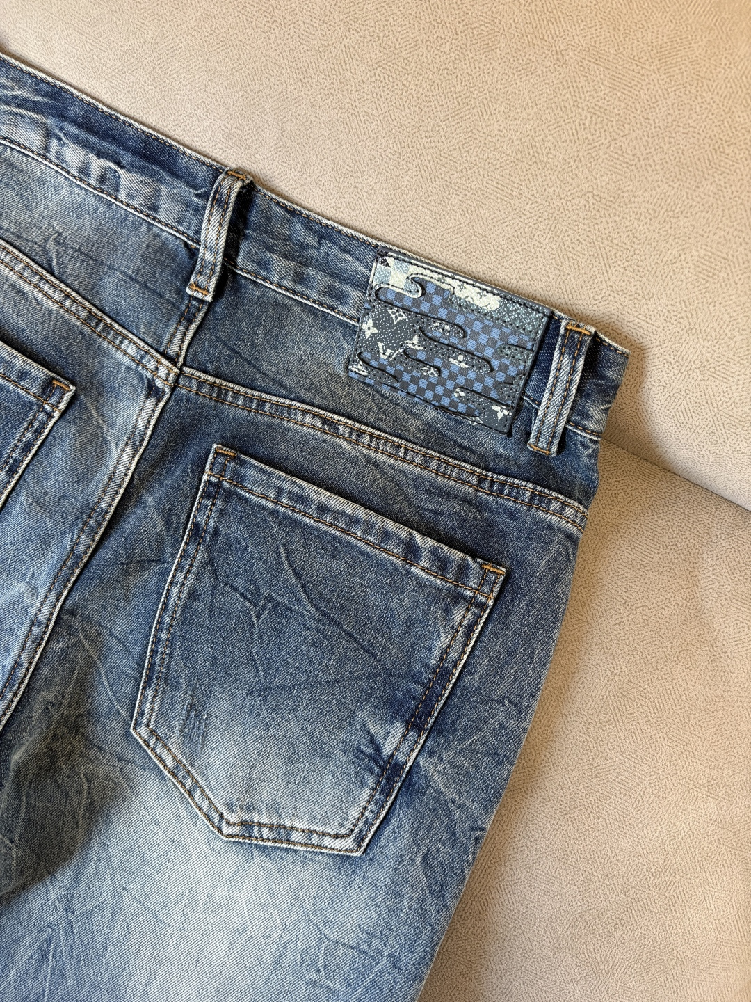 专柜🆕2026春夏设计推荐 热卖牛仔裤🆕柔软亲肤面料 奢华头层牛皮腰牌 经典蓝洗水 专柜限量款 奢华感订