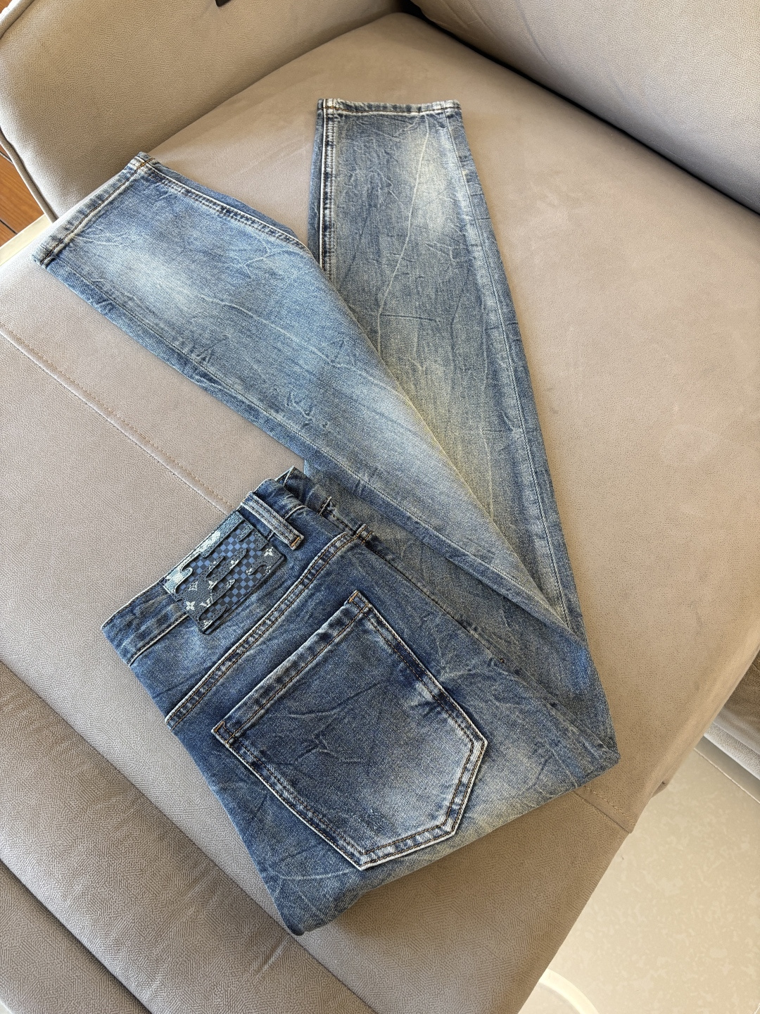 专柜🆕2026春夏设计推荐 热卖牛仔裤🆕柔软亲肤面料 奢华头层牛皮腰牌 经典蓝洗水 专柜限量款 奢华感订