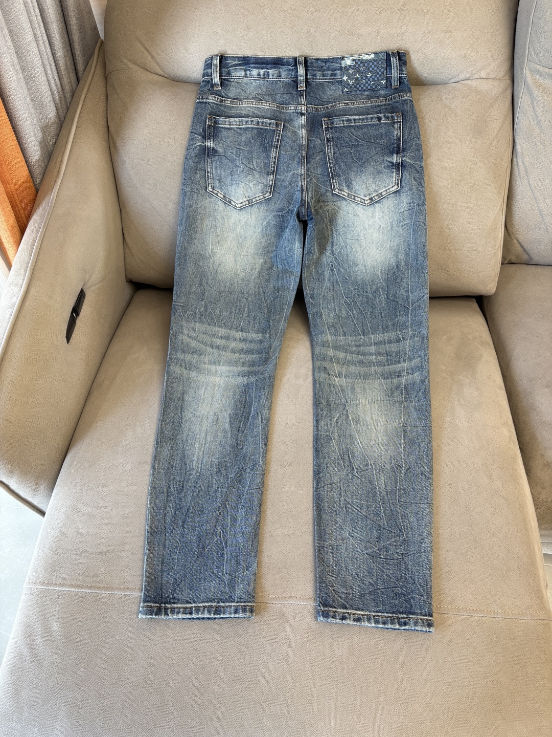 专柜🆕2026春夏设计推荐 热卖牛仔裤🆕柔软亲肤面料 奢华头层牛皮腰牌 经典蓝洗水 专柜限量款 奢华感订