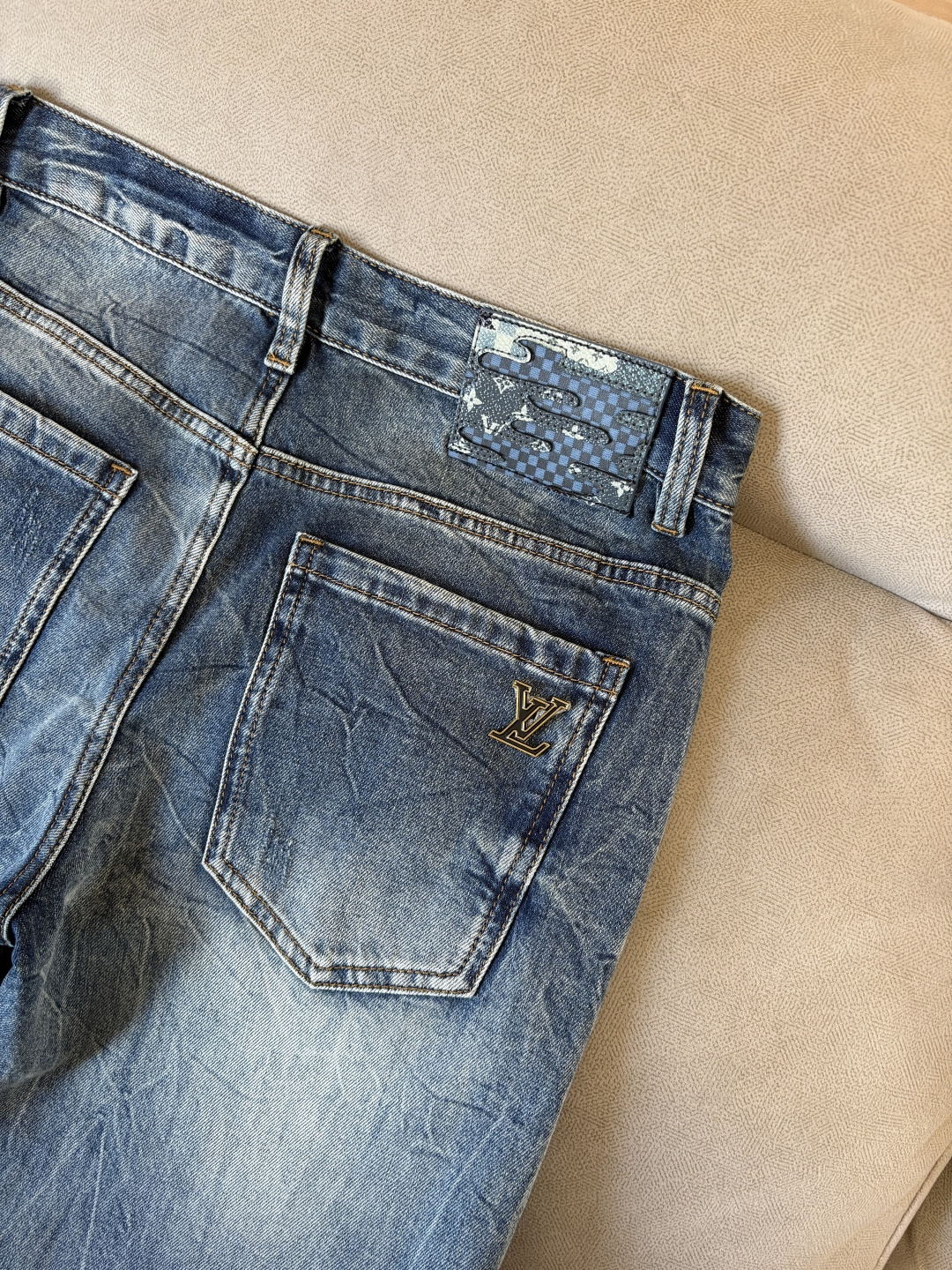 专柜🆕2026春夏设计推荐 热卖牛仔裤🆕柔软亲肤面料 奢华头层牛皮腰牌 经典蓝洗水 专柜限量款 奢华感订