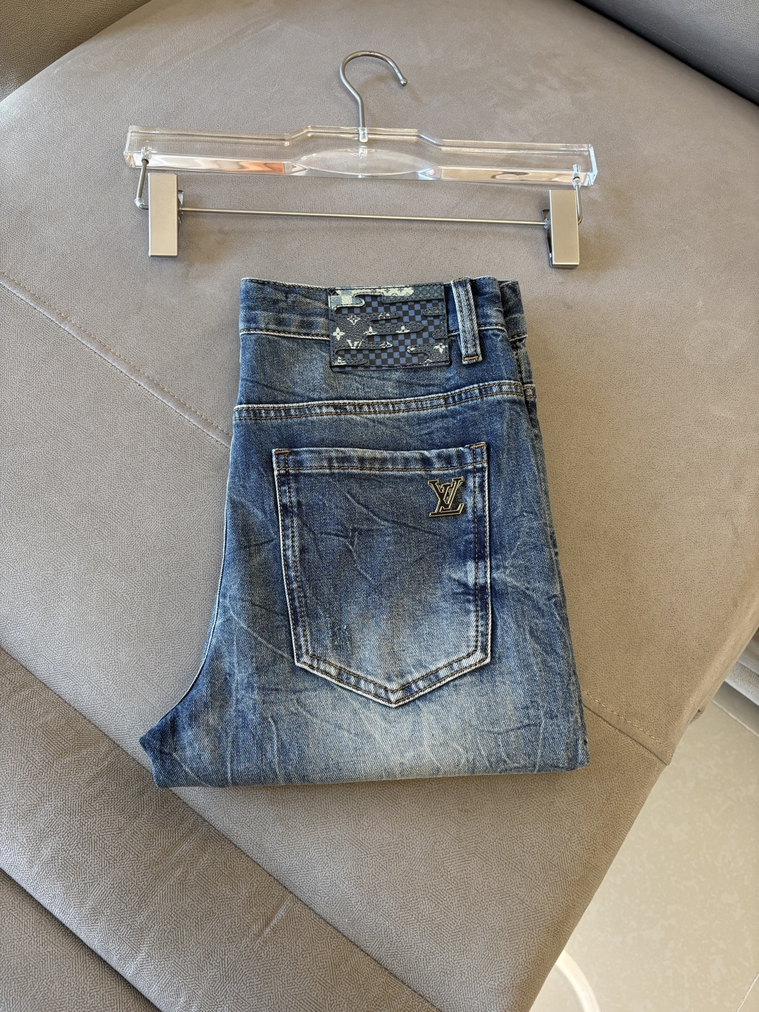 专柜🆕2026春夏设计推荐 热卖牛仔裤🆕柔软亲肤面料 奢华头层牛皮腰牌 经典蓝洗水 专柜限量款 奢华感订