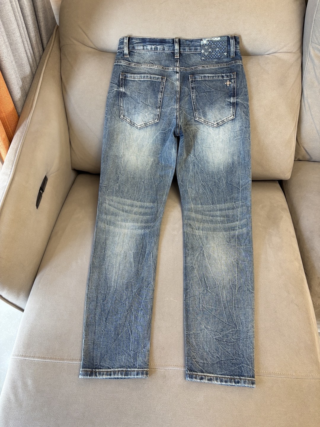 专柜🆕2026春夏设计推荐 热卖牛仔裤🆕柔软亲肤面料 奢华头层牛皮腰牌 经典蓝洗水 专柜限量款 奢华感订
