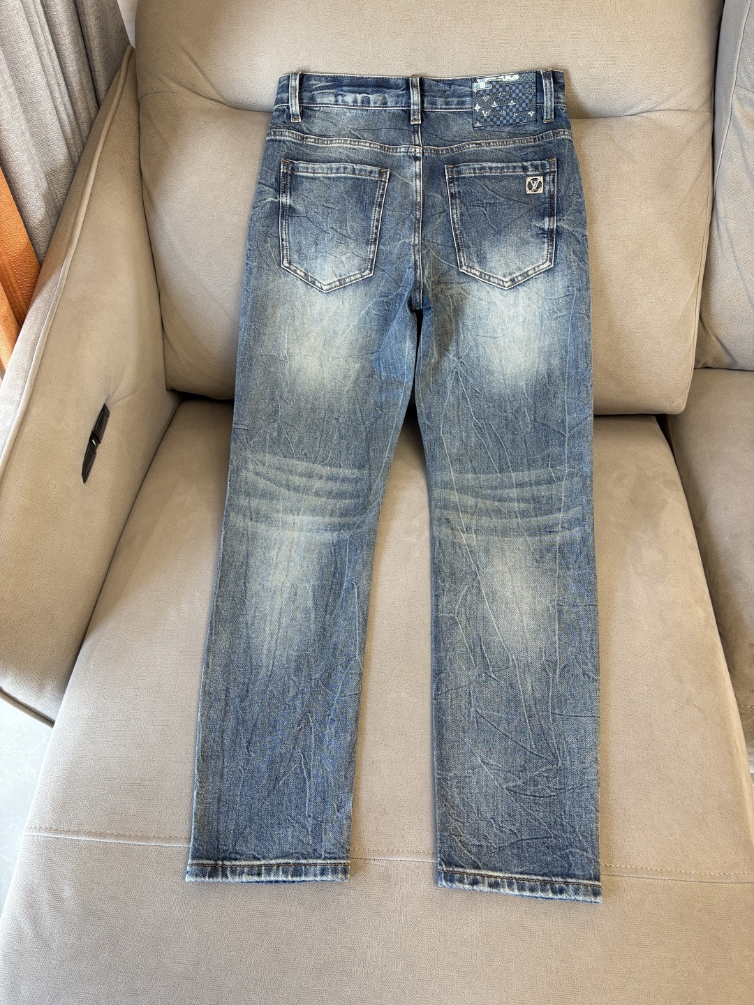 专柜🆕2026春夏设计推荐 热卖牛仔裤🆕柔软亲肤面料 奢华头层牛皮腰牌 经典蓝洗水 专柜限量款 奢华感订