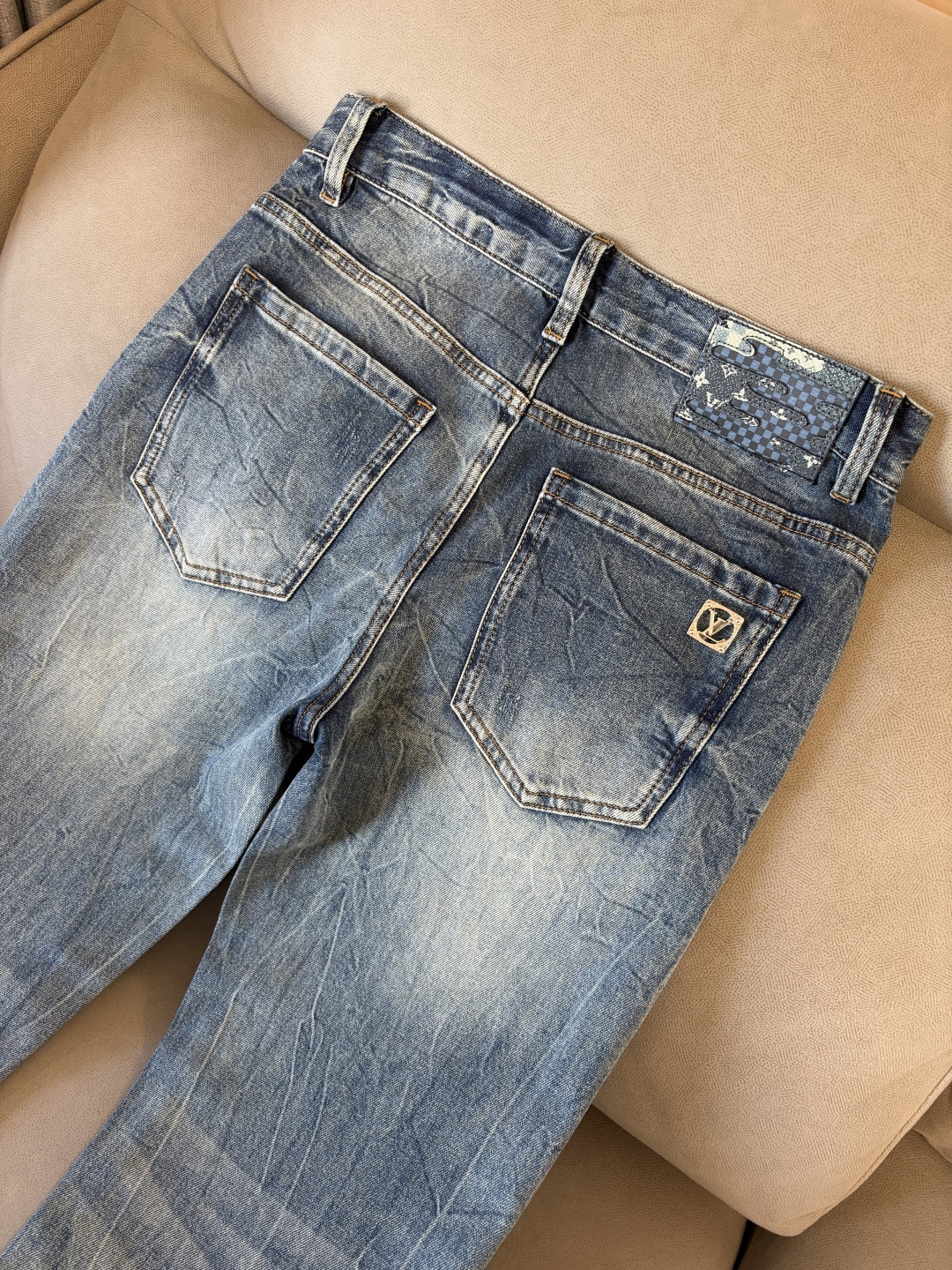 专柜🆕2026春夏设计推荐 热卖牛仔裤🆕柔软亲肤面料 奢华头层牛皮腰牌 经典蓝洗水 专柜限量款 奢华感订
