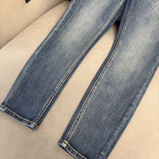 专柜🆕2026春夏设计推荐 热卖牛仔裤🆕柔软亲肤面料 奢华头层牛皮腰牌 经典蓝洗水 专柜限量款 奢华感订 专柜🆕2026春夏设计推荐 热卖牛仔裤🆕柔软亲肤面料 奢华头层牛皮腰牌 经典蓝洗水 专柜限量款 奢华感订