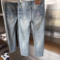 专柜🆕2026春夏设计推荐 热卖牛仔裤🆕柔软亲肤面料 奢华头层牛皮腰牌 经典蓝洗水 专柜限量款 奢华感订 专柜🆕2026春夏设计推荐 热卖牛仔裤🆕柔软亲肤面料 奢华头层牛皮腰牌 经典蓝洗水 专柜限量款 奢华感订