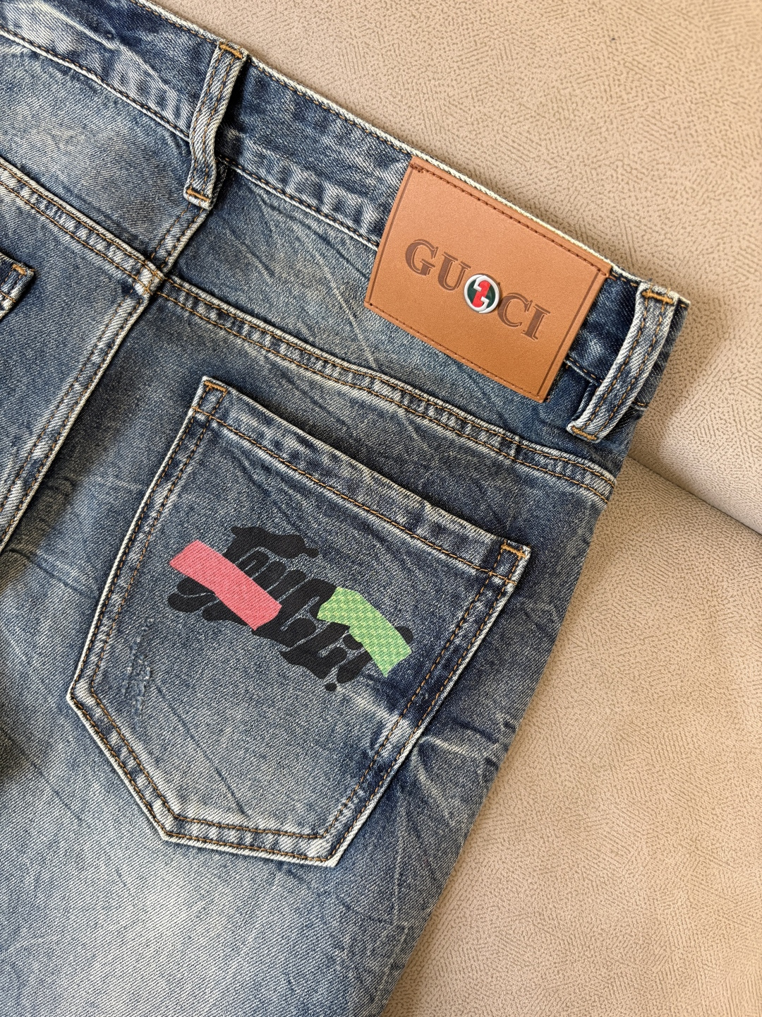 专柜🆕2026春夏设计推荐 热卖牛仔裤🆕柔软亲肤面料 奢华头层牛皮腰牌 经典蓝洗水 专柜限量款 奢华感订